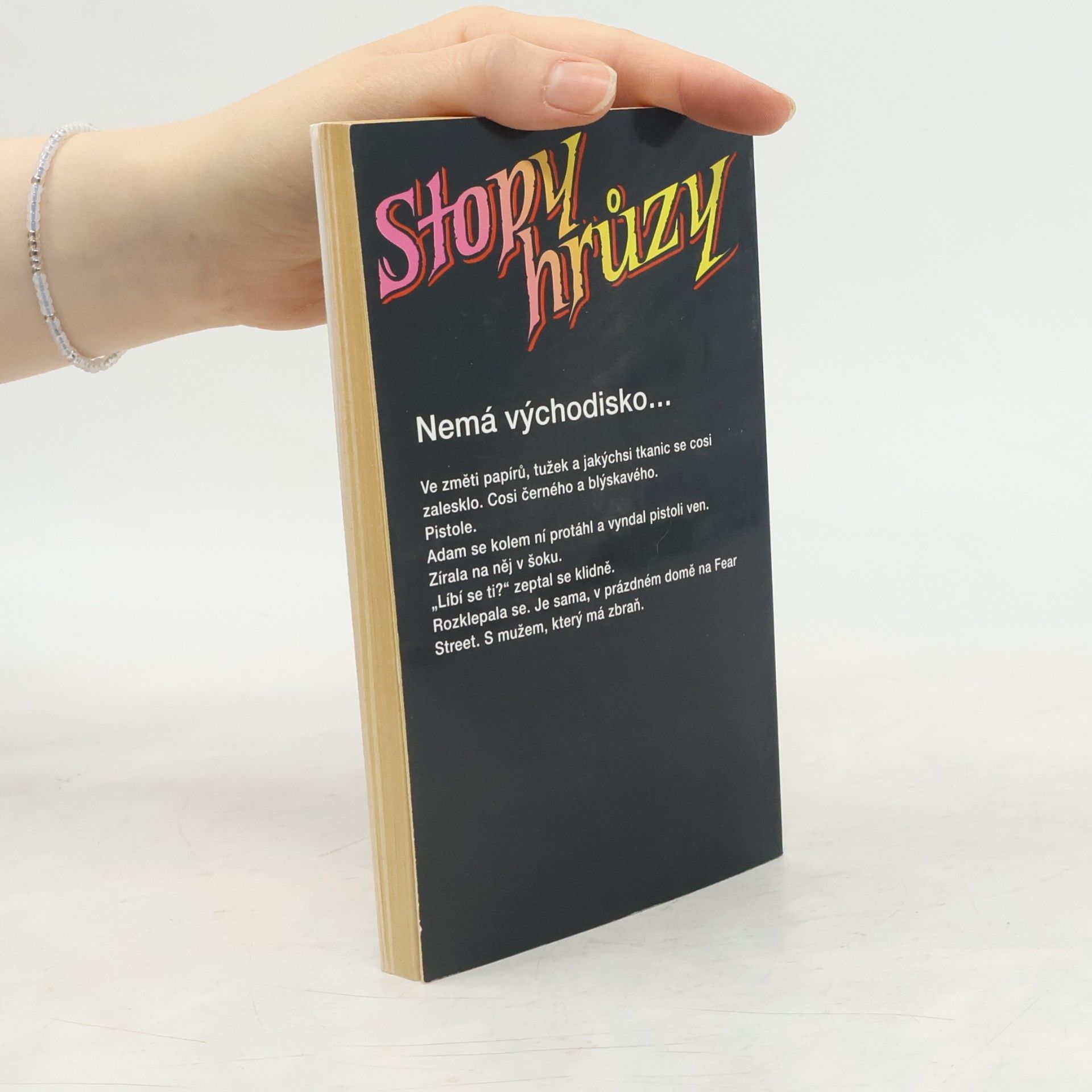 R. L. Stine Krvavá finta. Stopy hrůzy 40