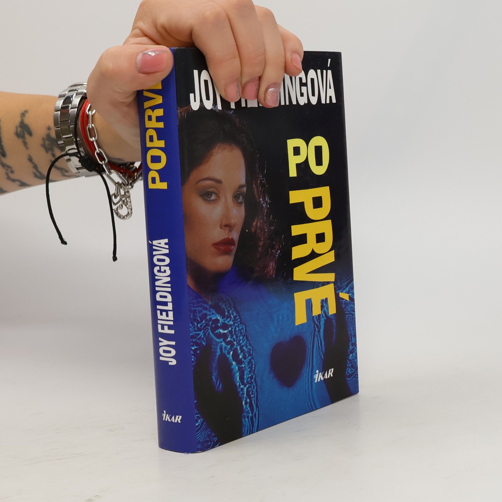 Joy Fielding Poprvé