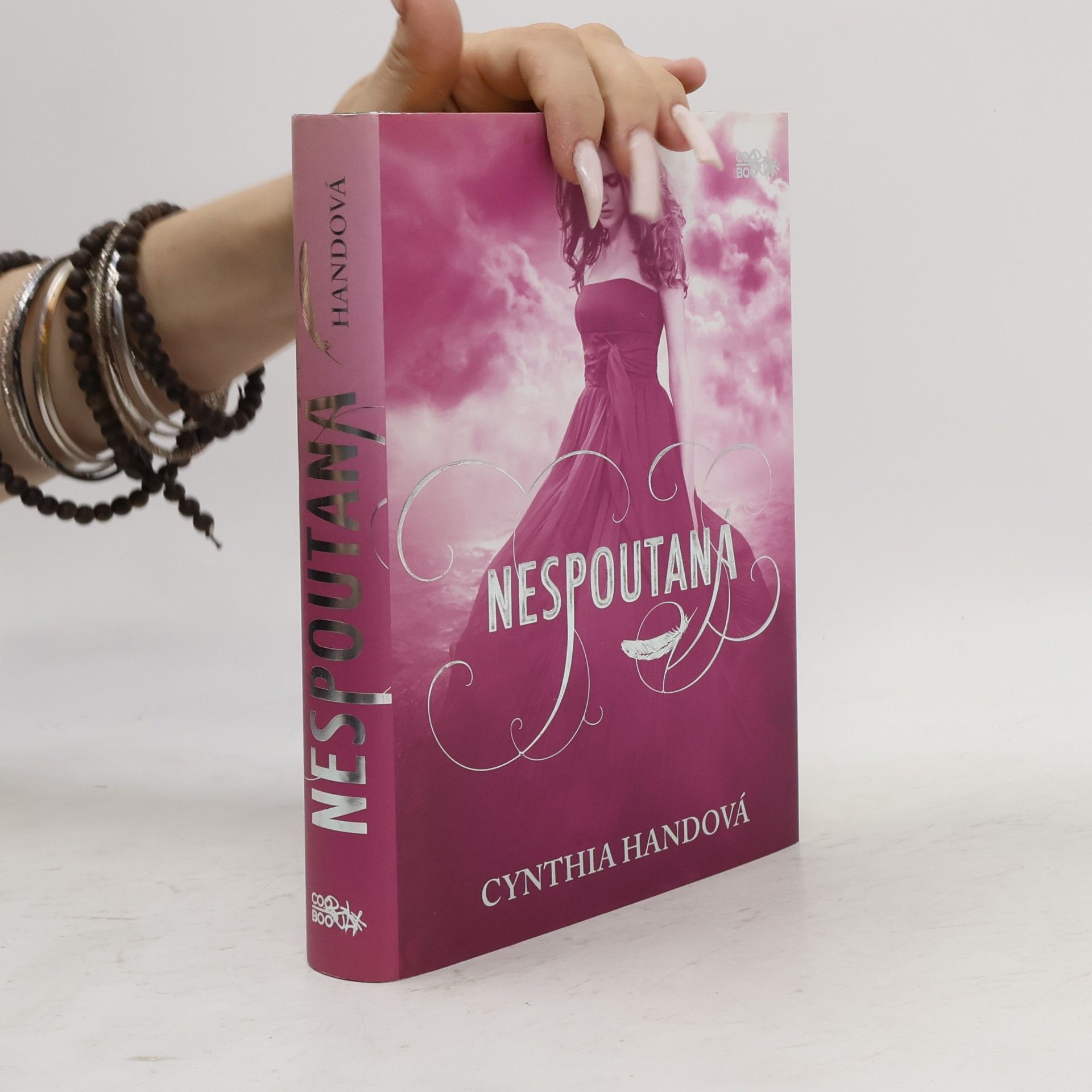 Cynthia Hand Nespoutaná. Třetí díl