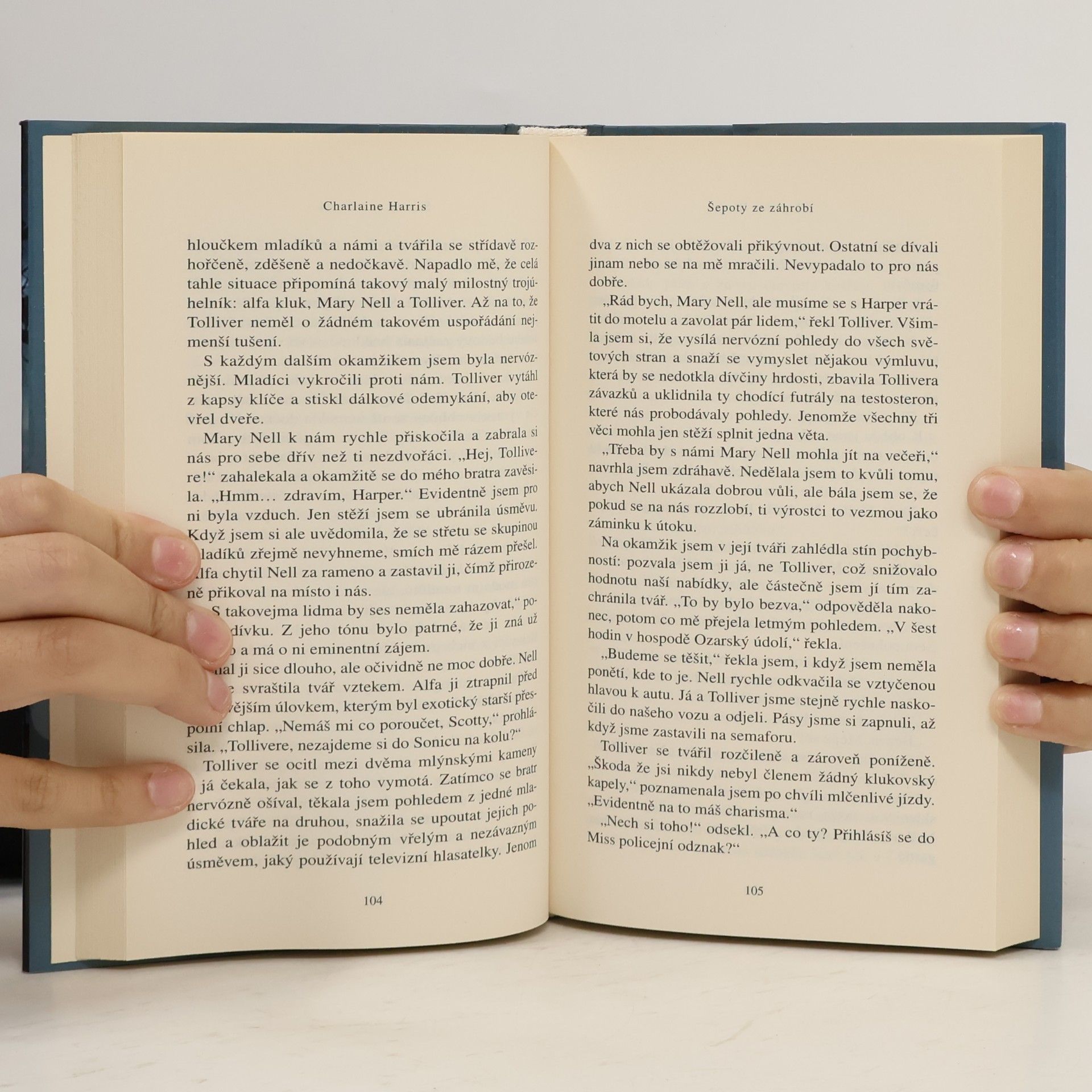 Charlaine Harris Šepoty ze záhrobí