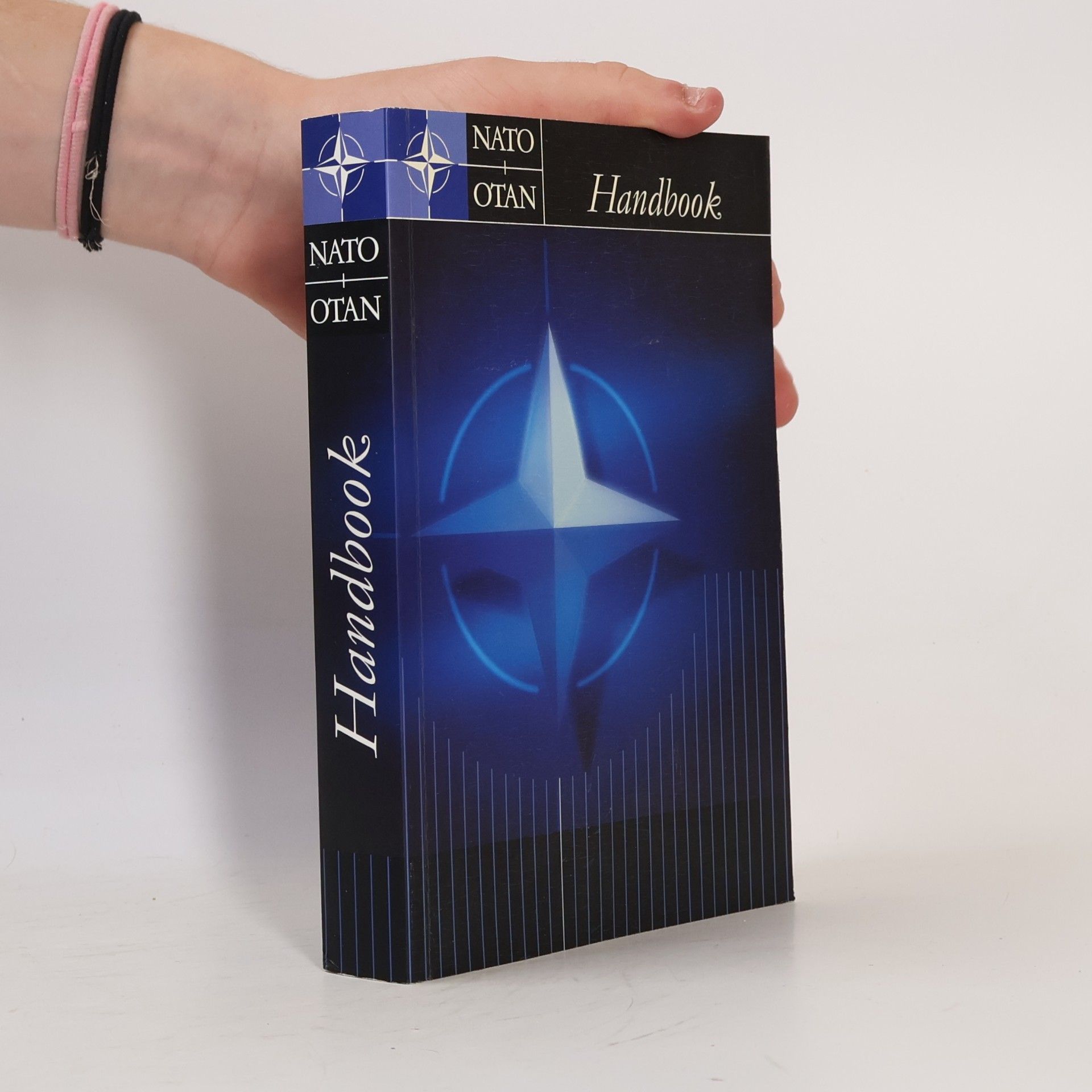 Collectif d'auteurs NATO handbook