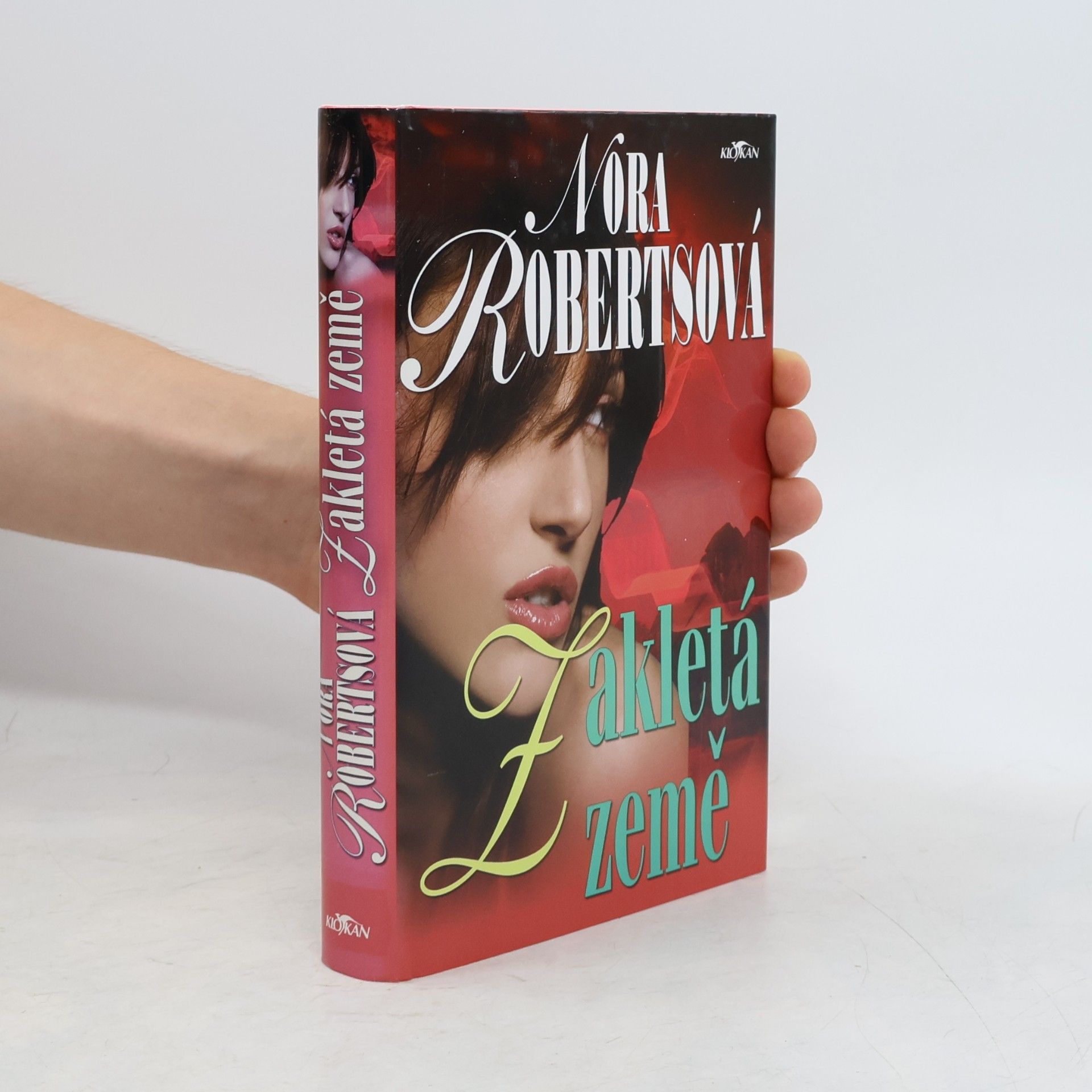 Nora Roberts Zakletá země