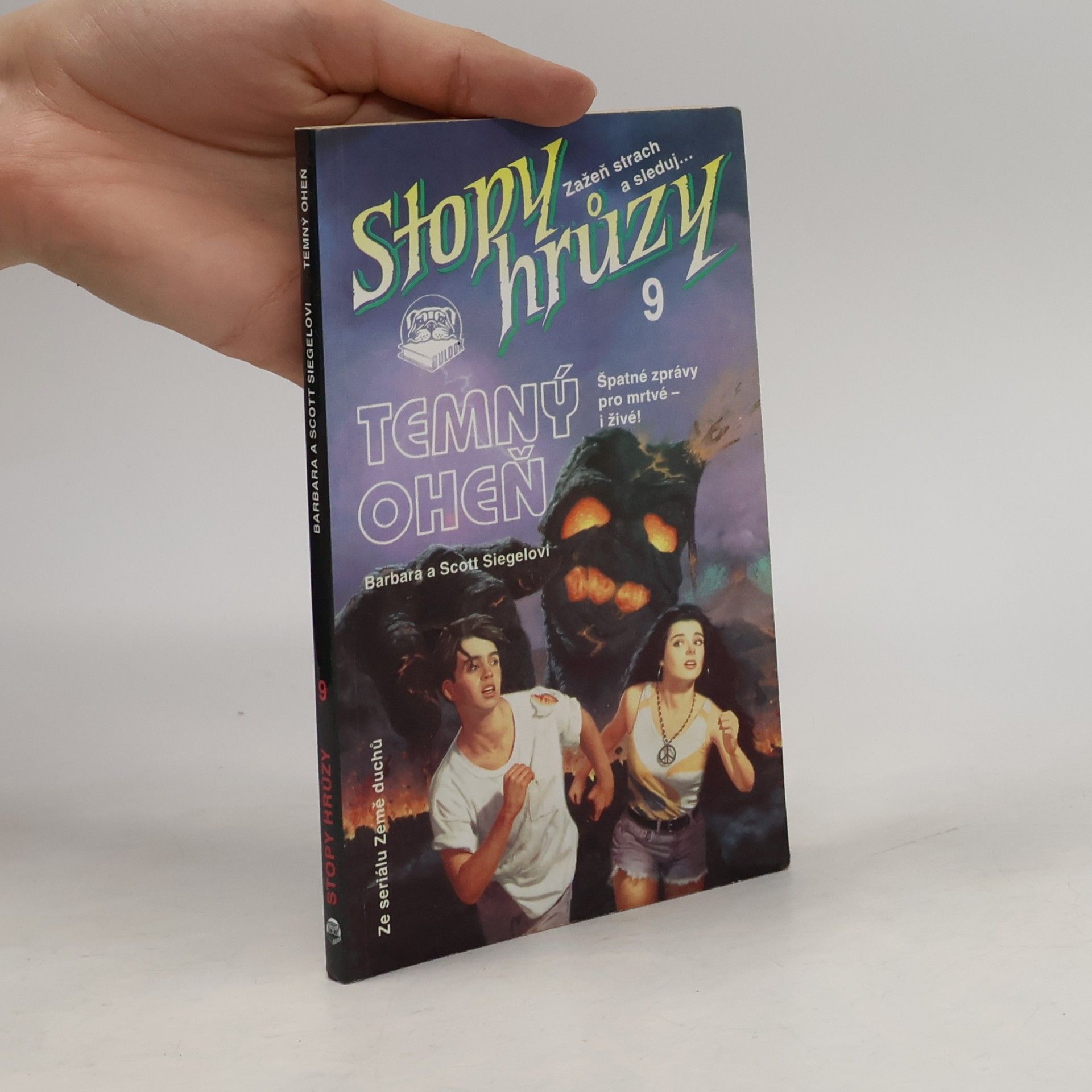 Scott Siegel Stopy hrůzy 9. Temný oheň