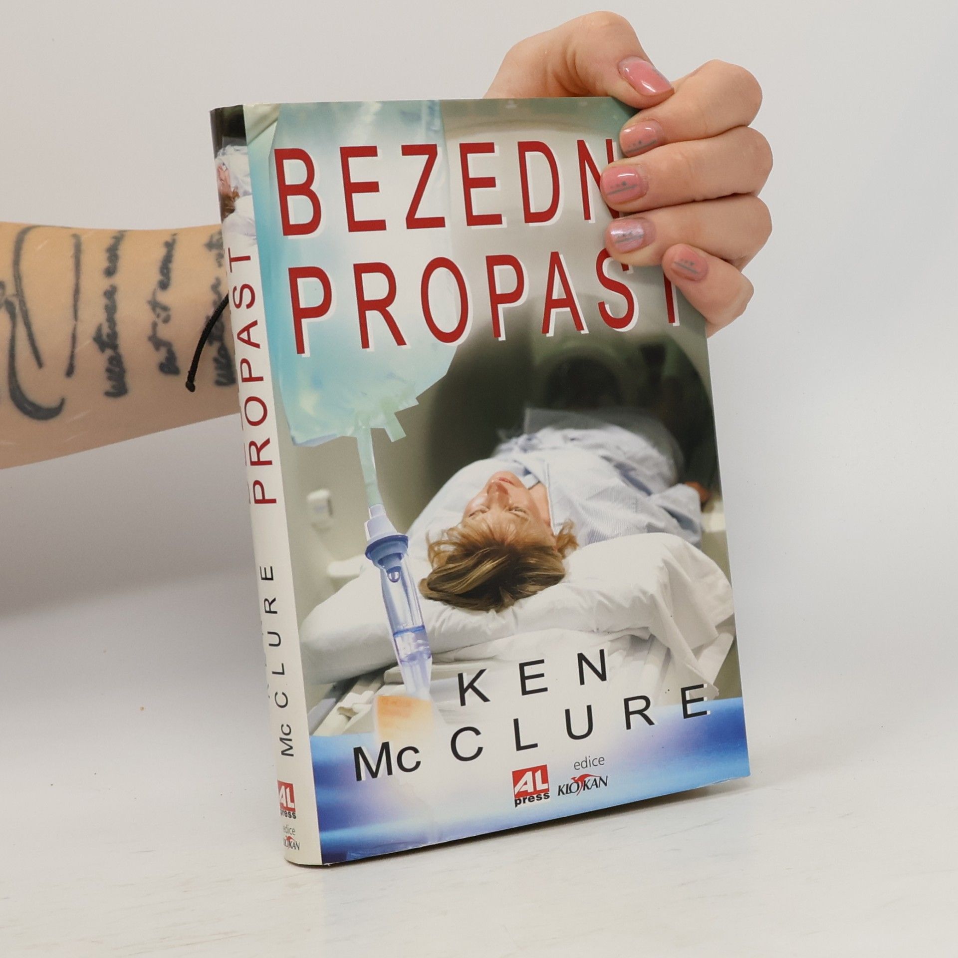 Ken McClure Bezedná propast