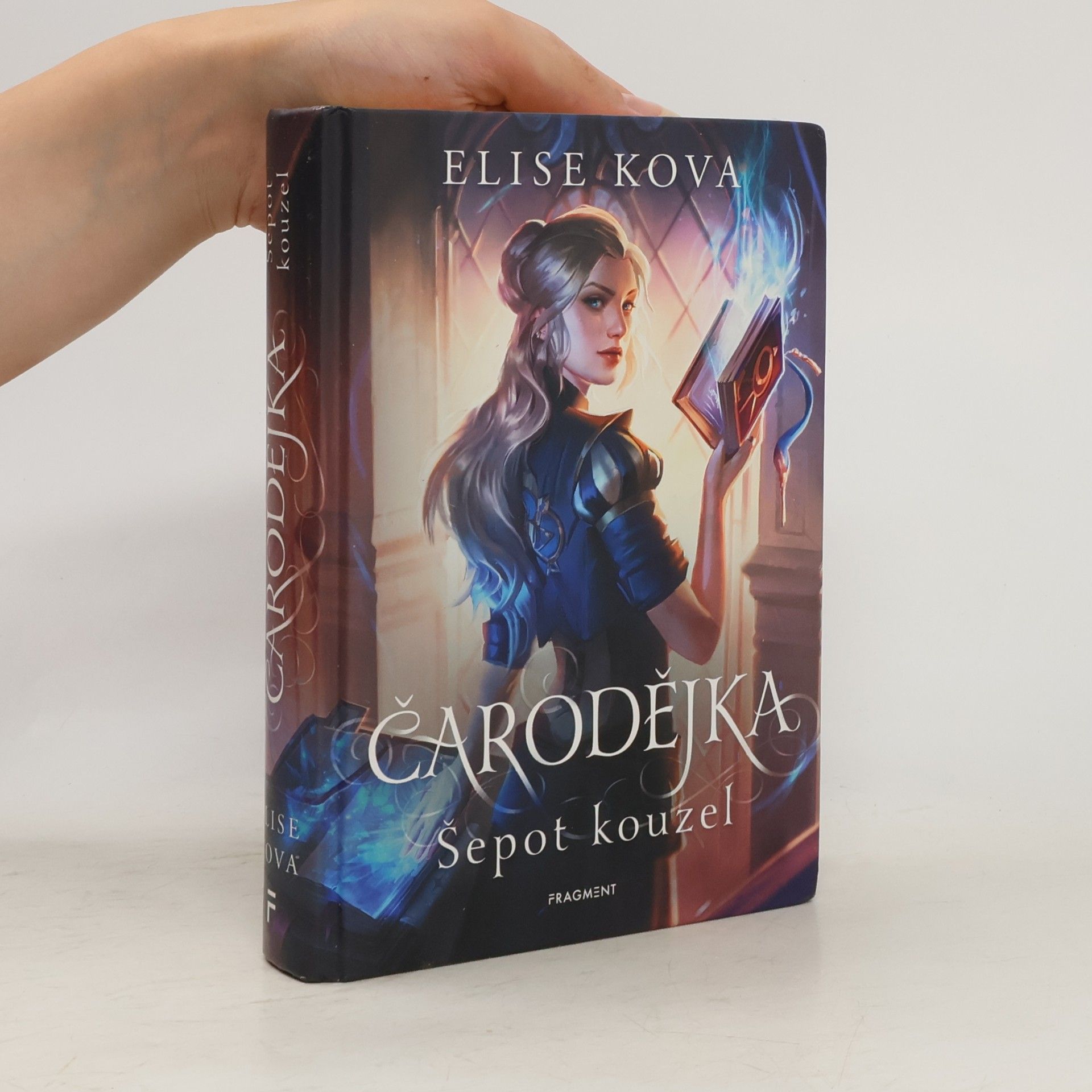 Elise Kova Čarodějka. Šepot kouzel