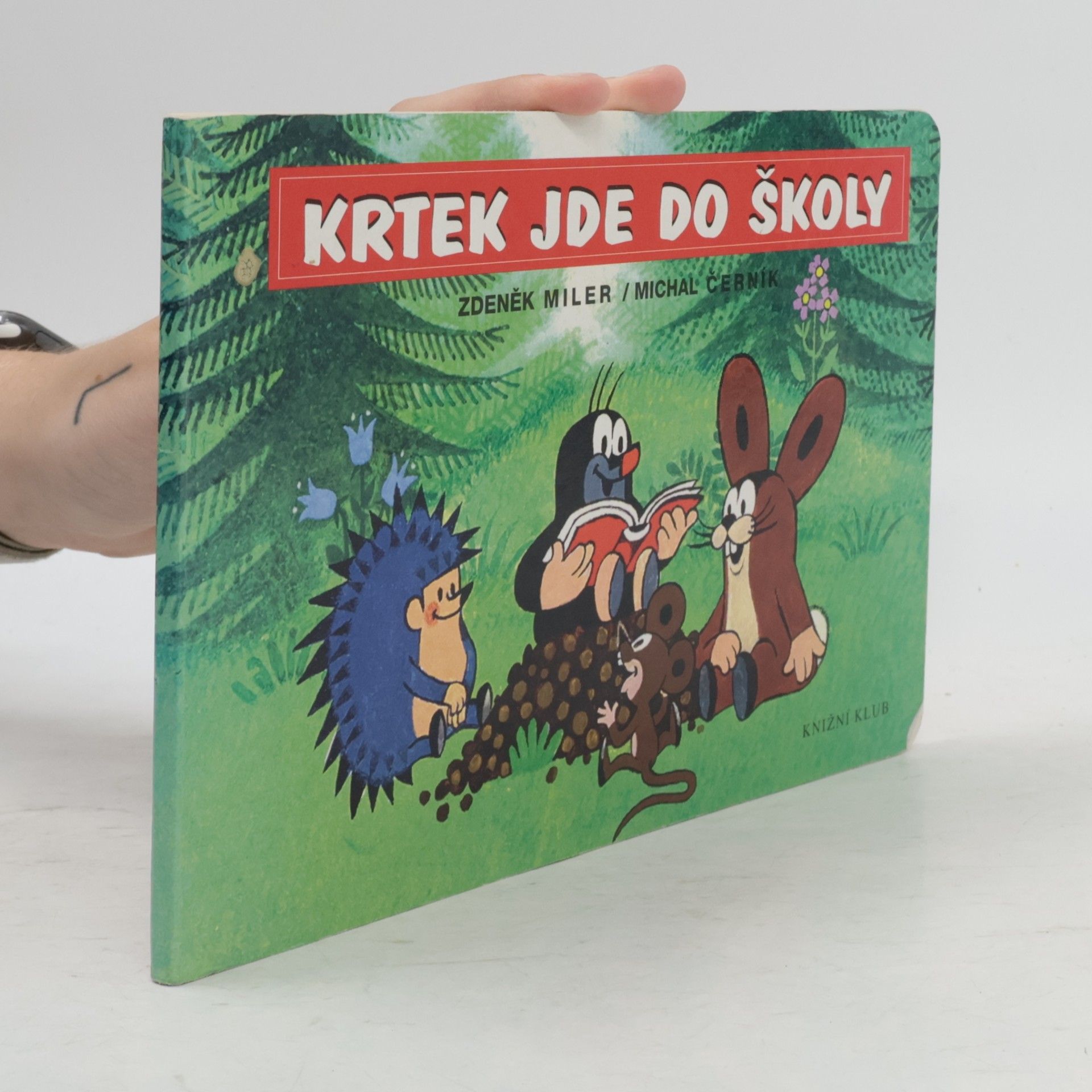 Zdeněk Miler Krtek jde do školy