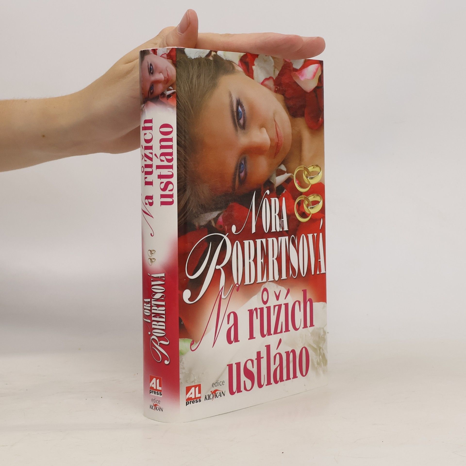 Nora Roberts Na růžích ustláno