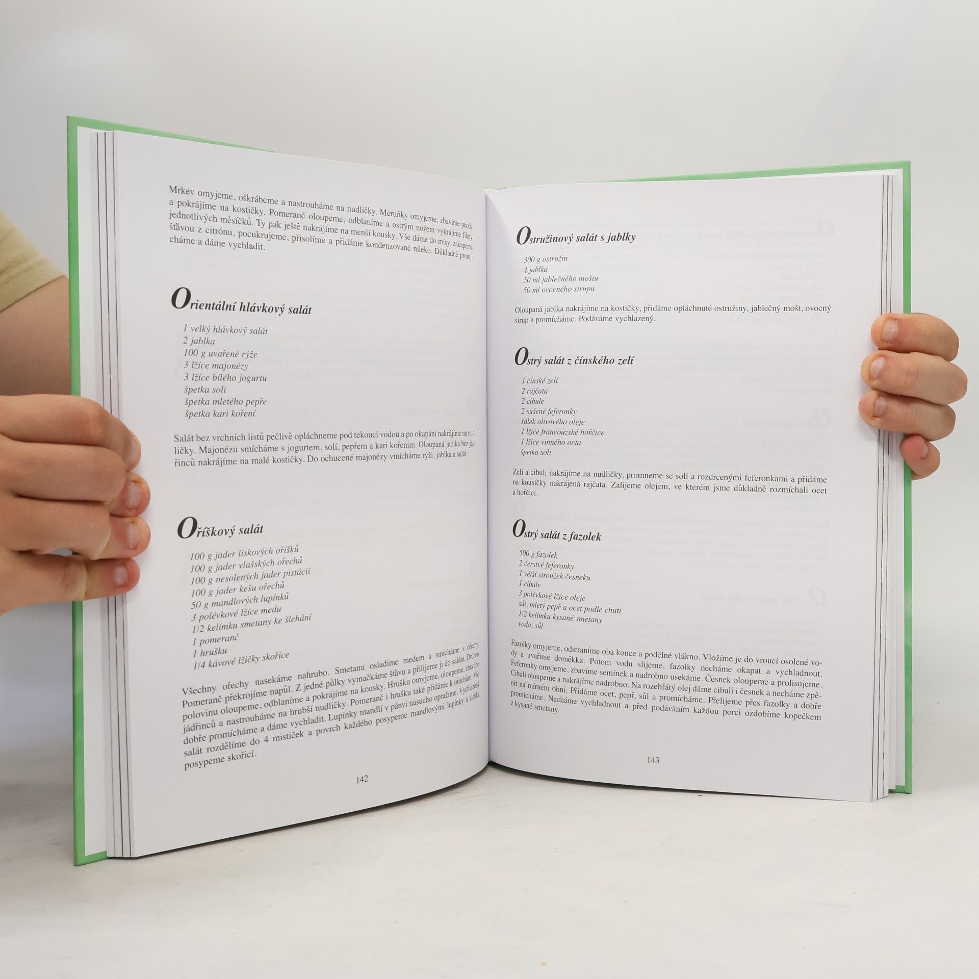 Autorenkollektiv Saláty. 700 receptů