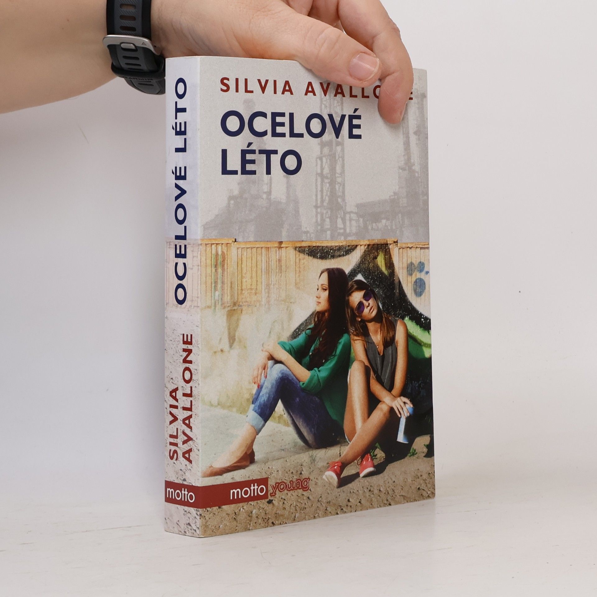 Silvia Avallone Ocelové léto