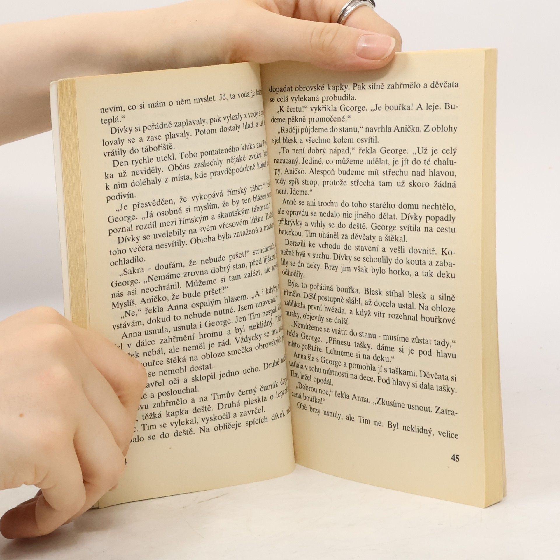 Enid Blyton Správná pětka. Pětka na stopě