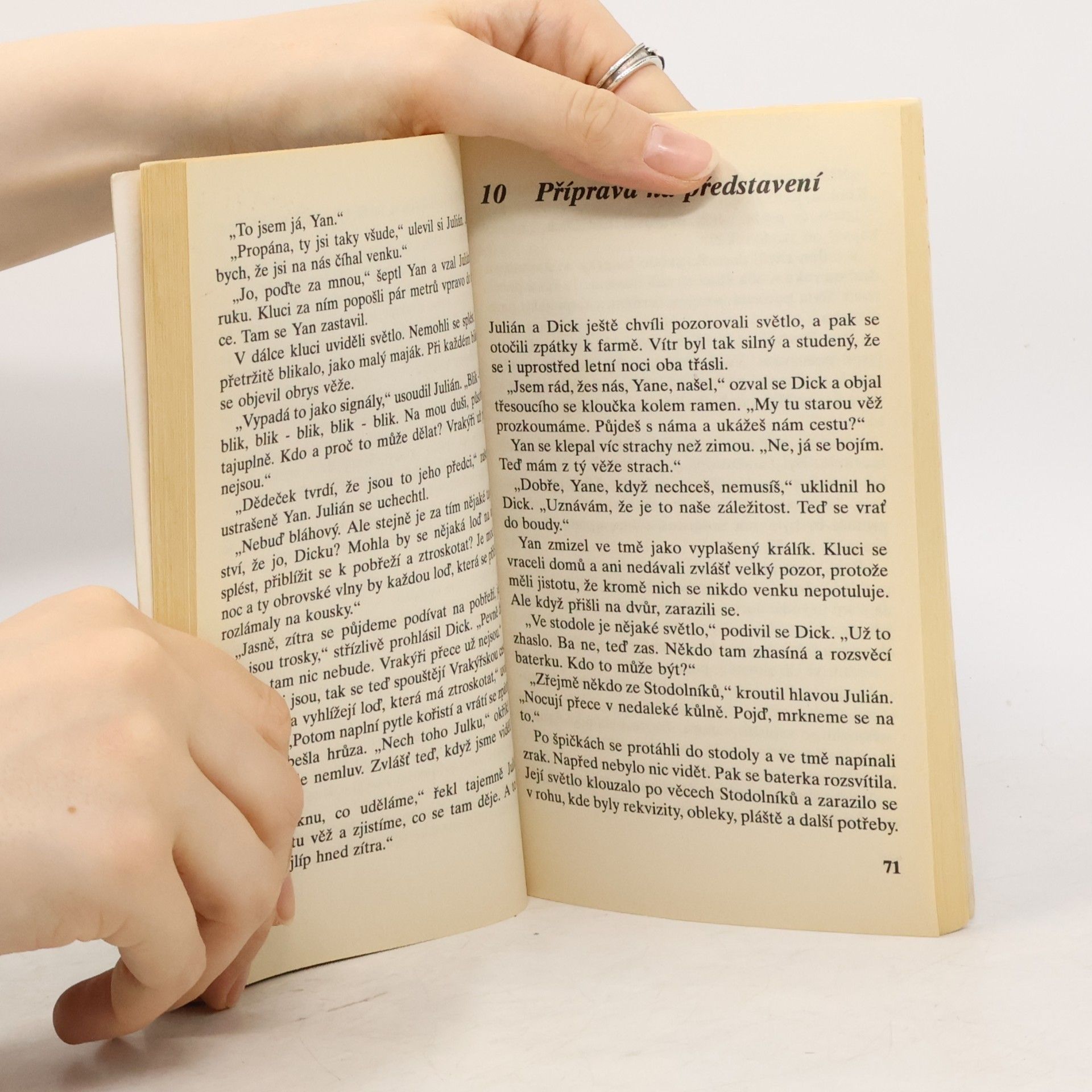 Enid Blyton Správná pětka. Pětka u moře