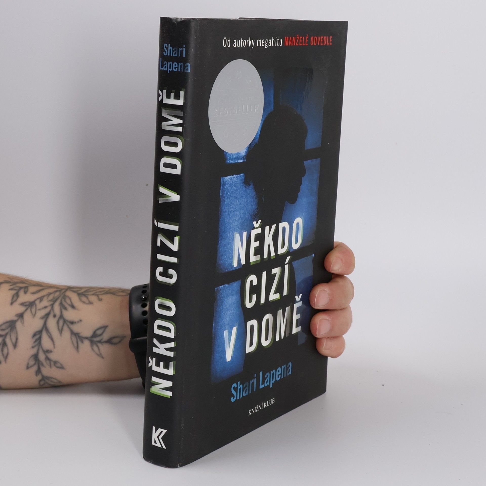 Shari Lapena Někdo cizí v domě