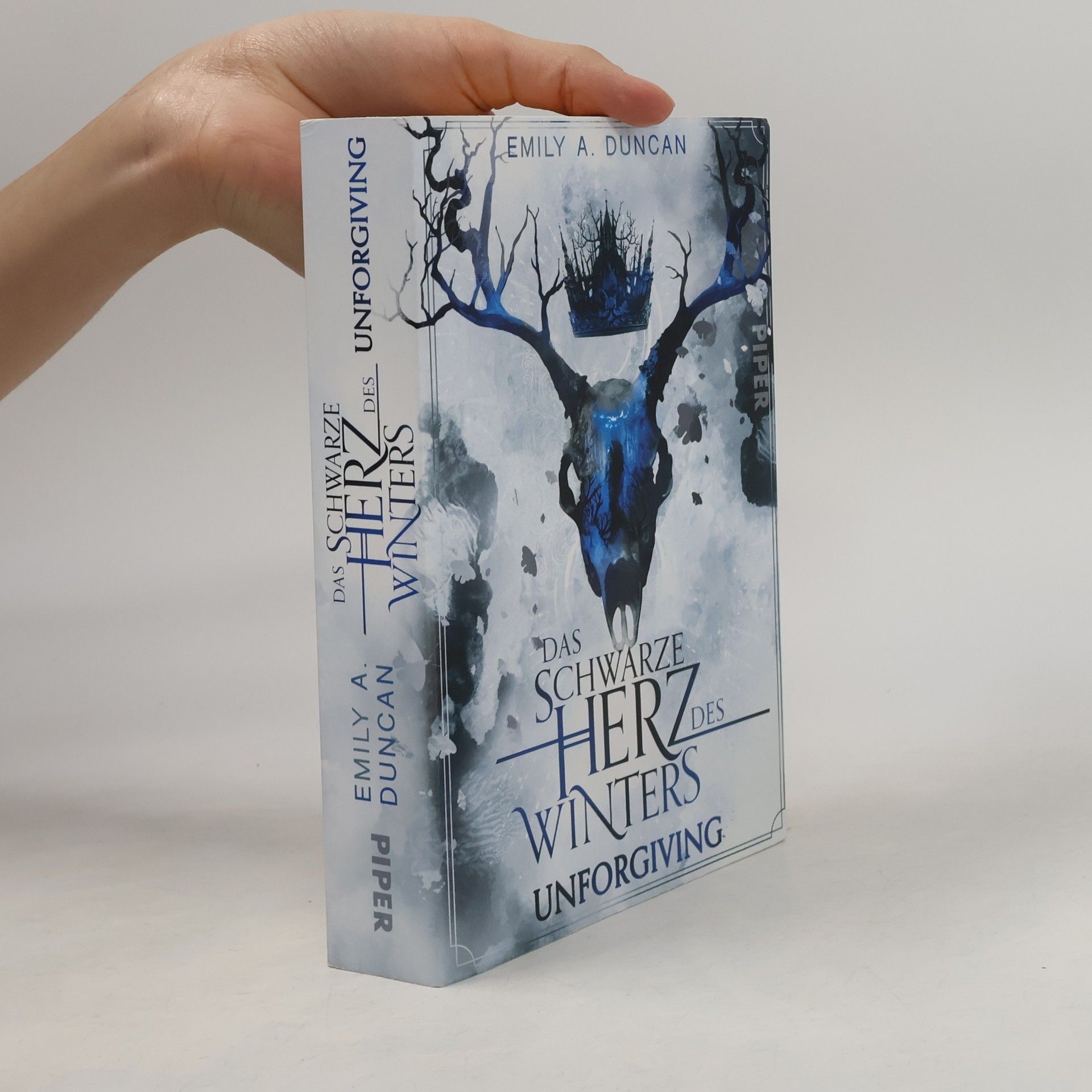 Emily A. Duncan Das schwarze Herz des Winters - Unforgiving