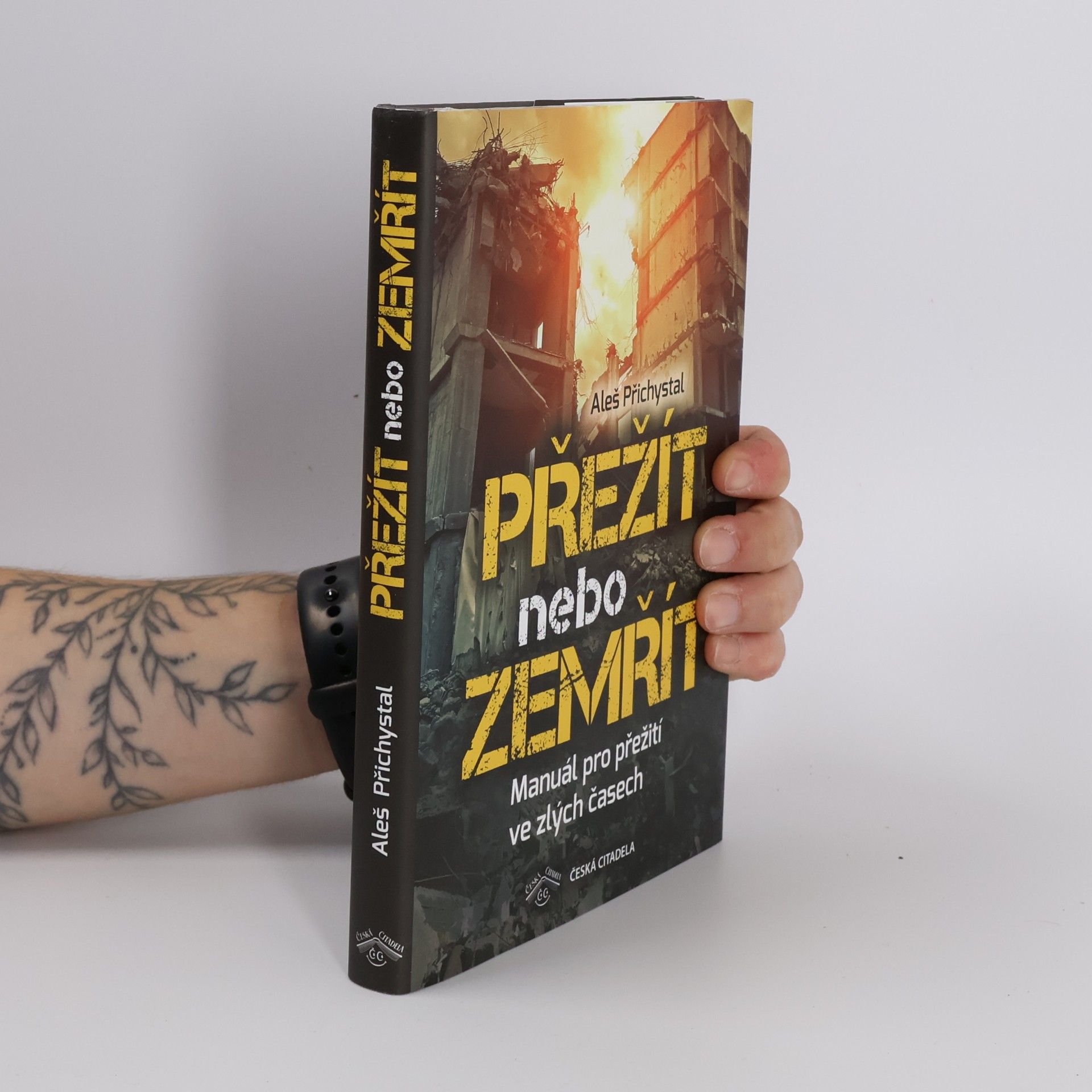 Aleš Přichystal Přežít nebo zemřít - Manuál pro přežití ve zlých časech