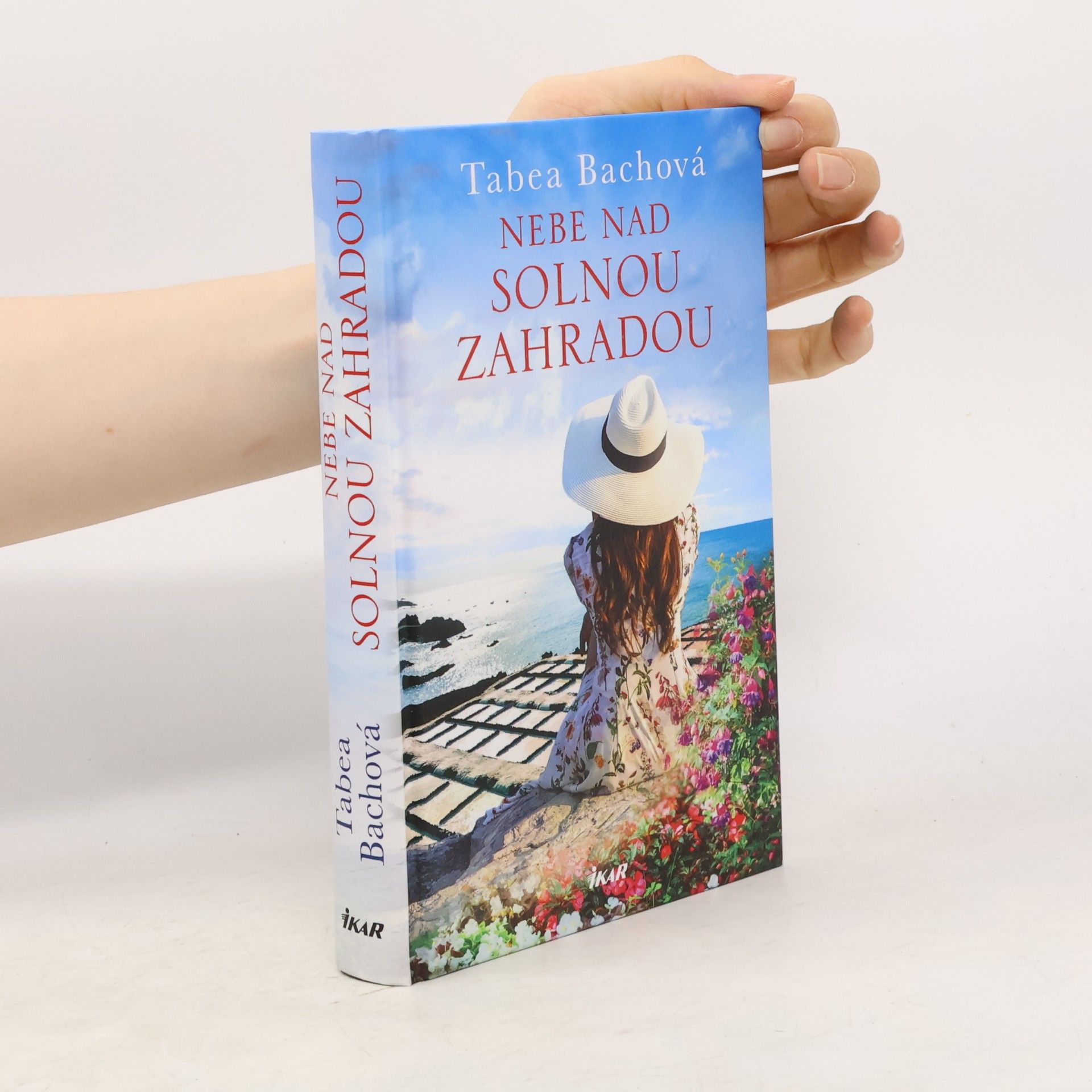 Tabea Bach Nebe nad solnou zahradou
