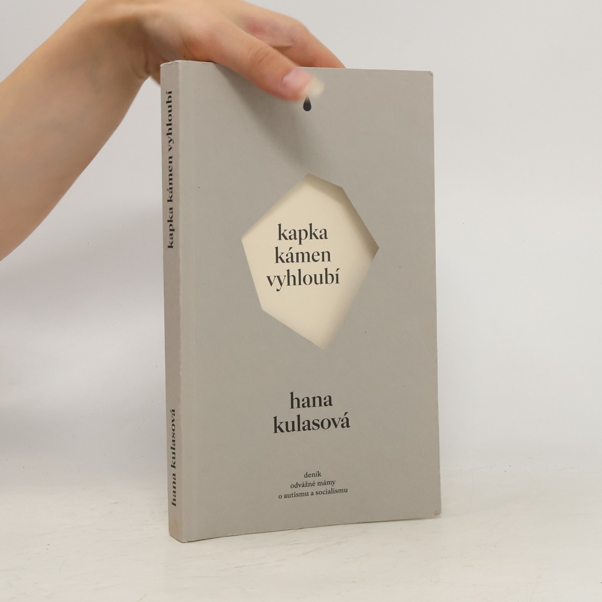 Hana Kulasová Kapka kámen vyhloubí