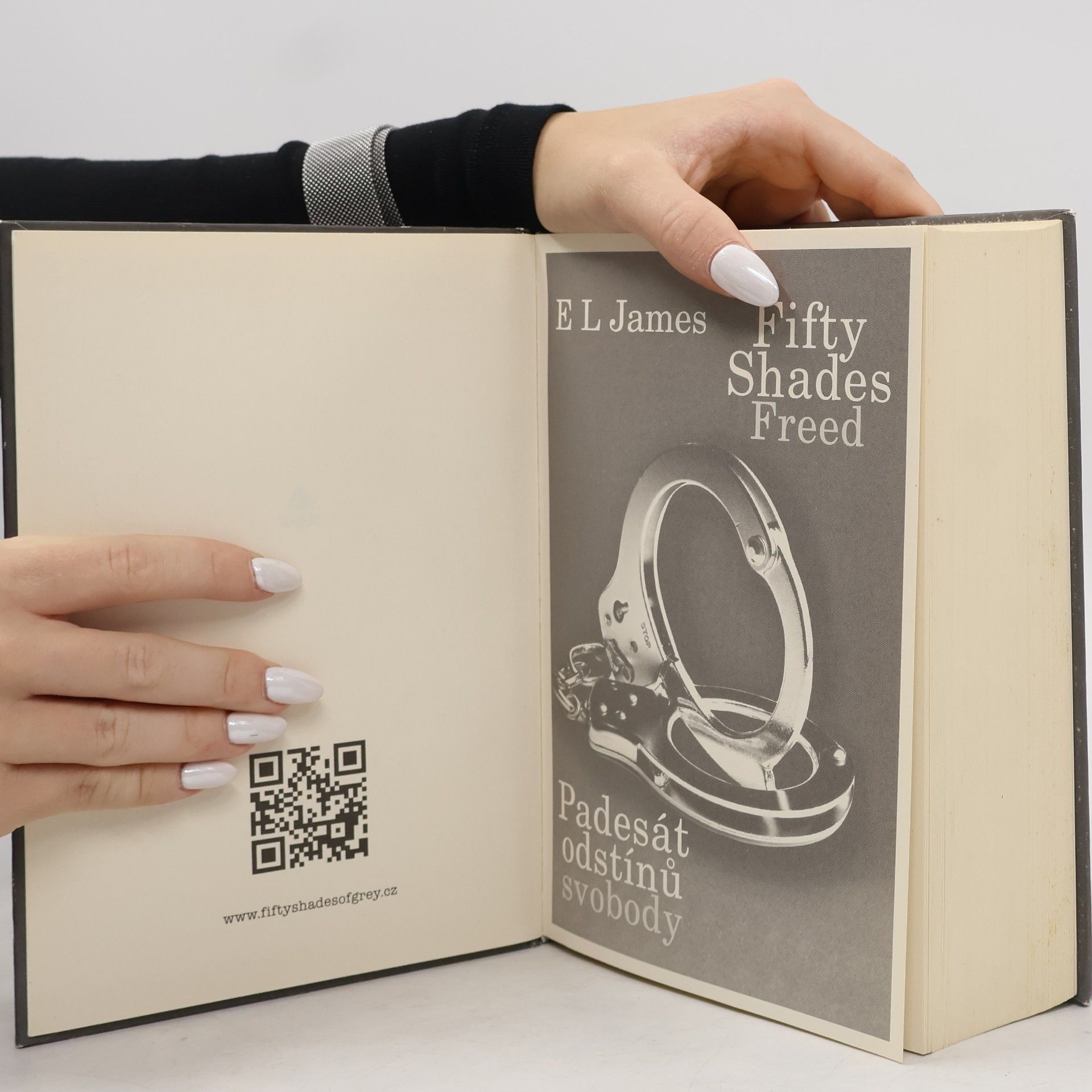 E. L. James Padesát odstínů svobody
