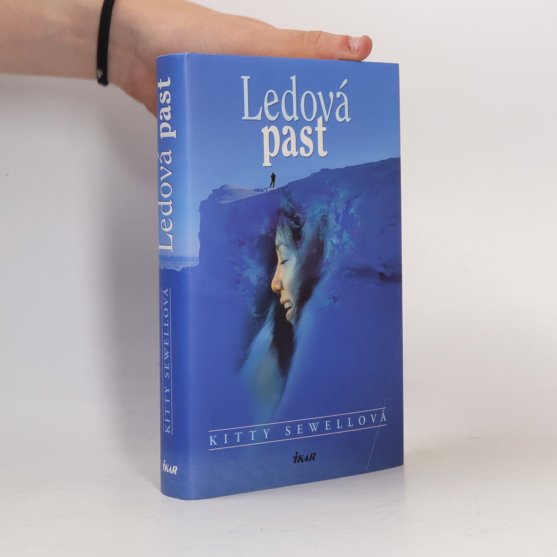 Kitty Sewell Ledová past