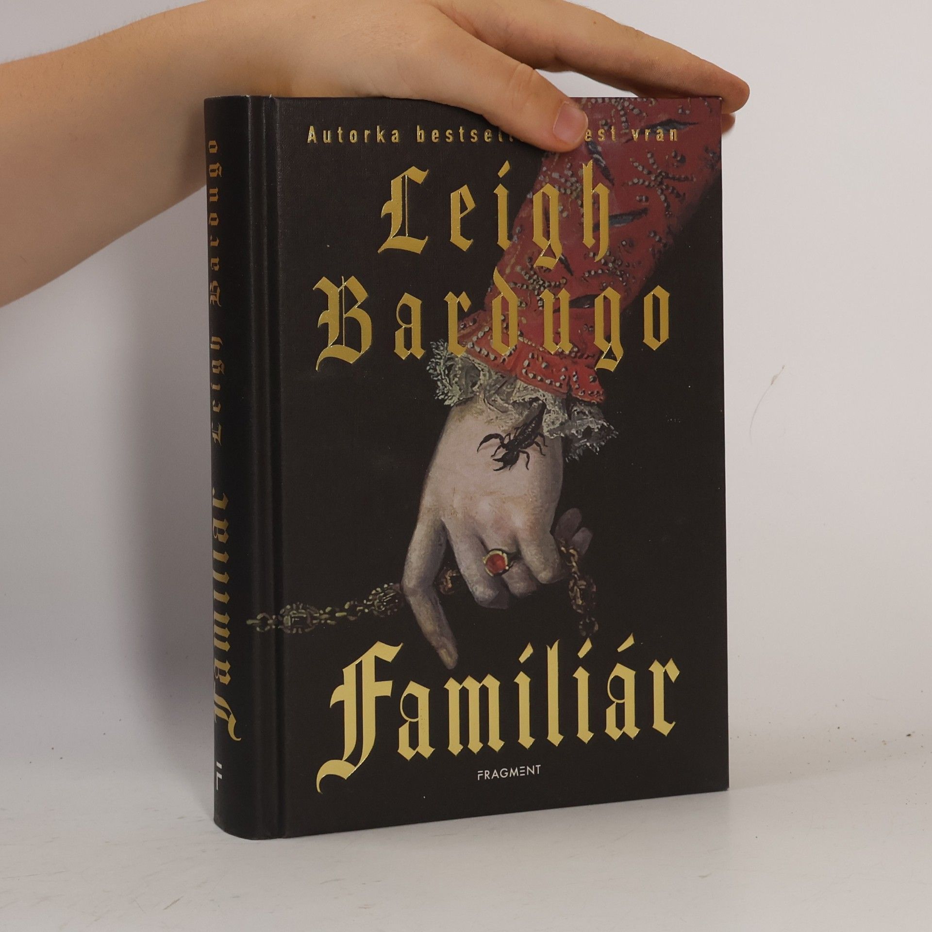 Leigh Bardugo Familiár