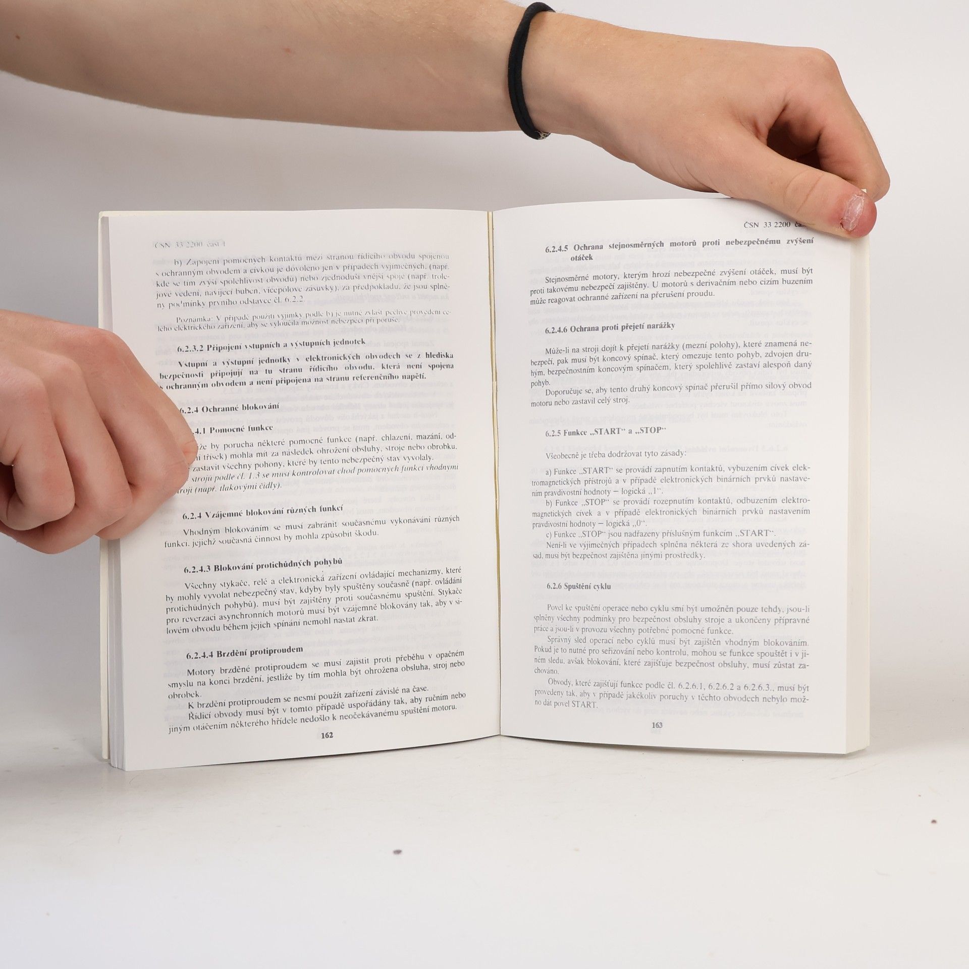 Autorenkollektiv Soubor základních el. předpisů pro ochranu před nebezp. dotykem, bleskem, uzemění a el. zařízení prac. strojů