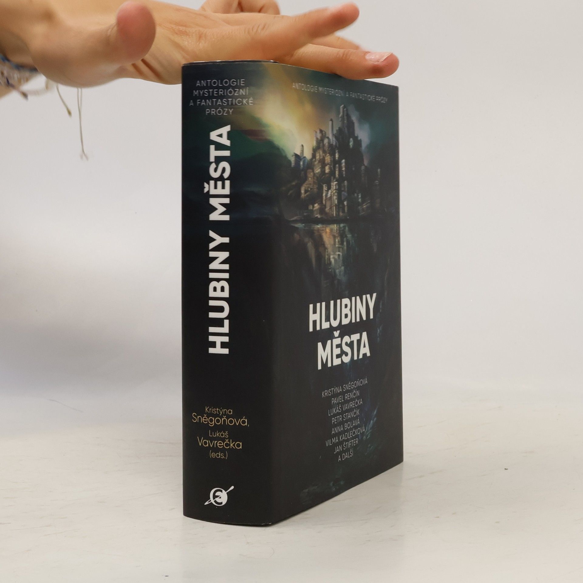 Kolektív autorov Hlubiny města: antologie mysteriózní a fantastické prózy