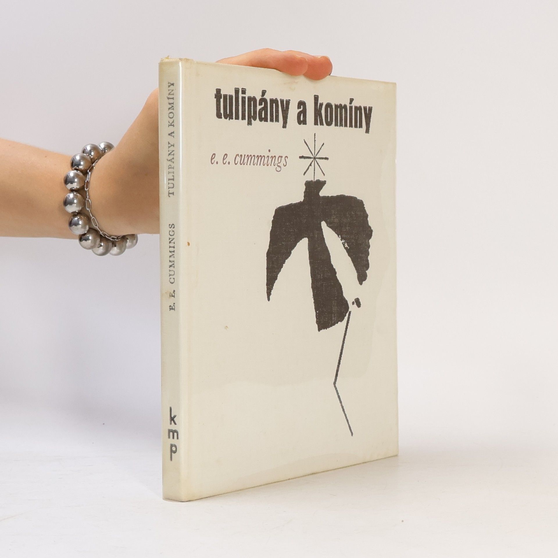 E. E. Cummings Tulipány a komíny