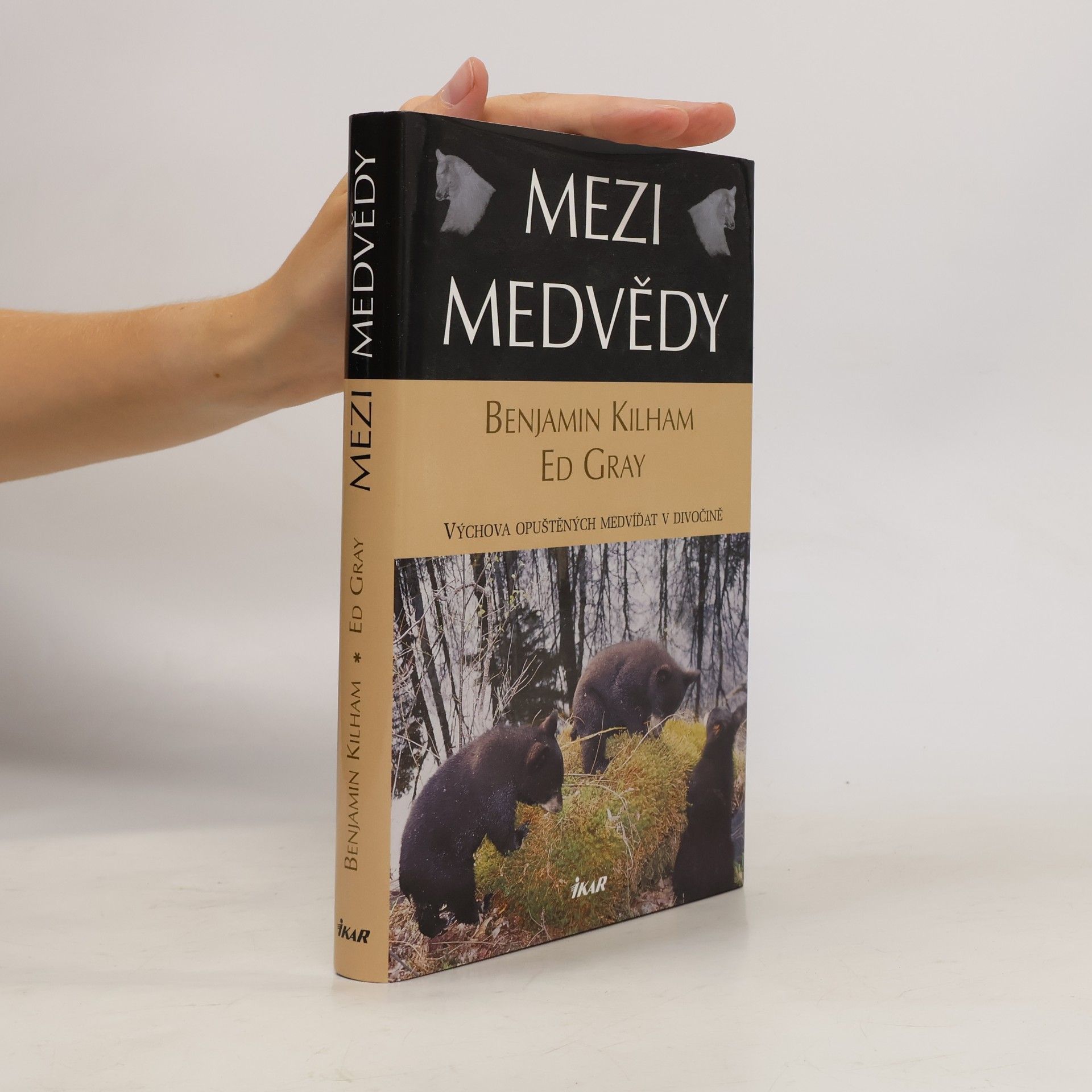 Benjamin Kilham Mezi medvědy. Výchova opuštěných medvíďat v divočině