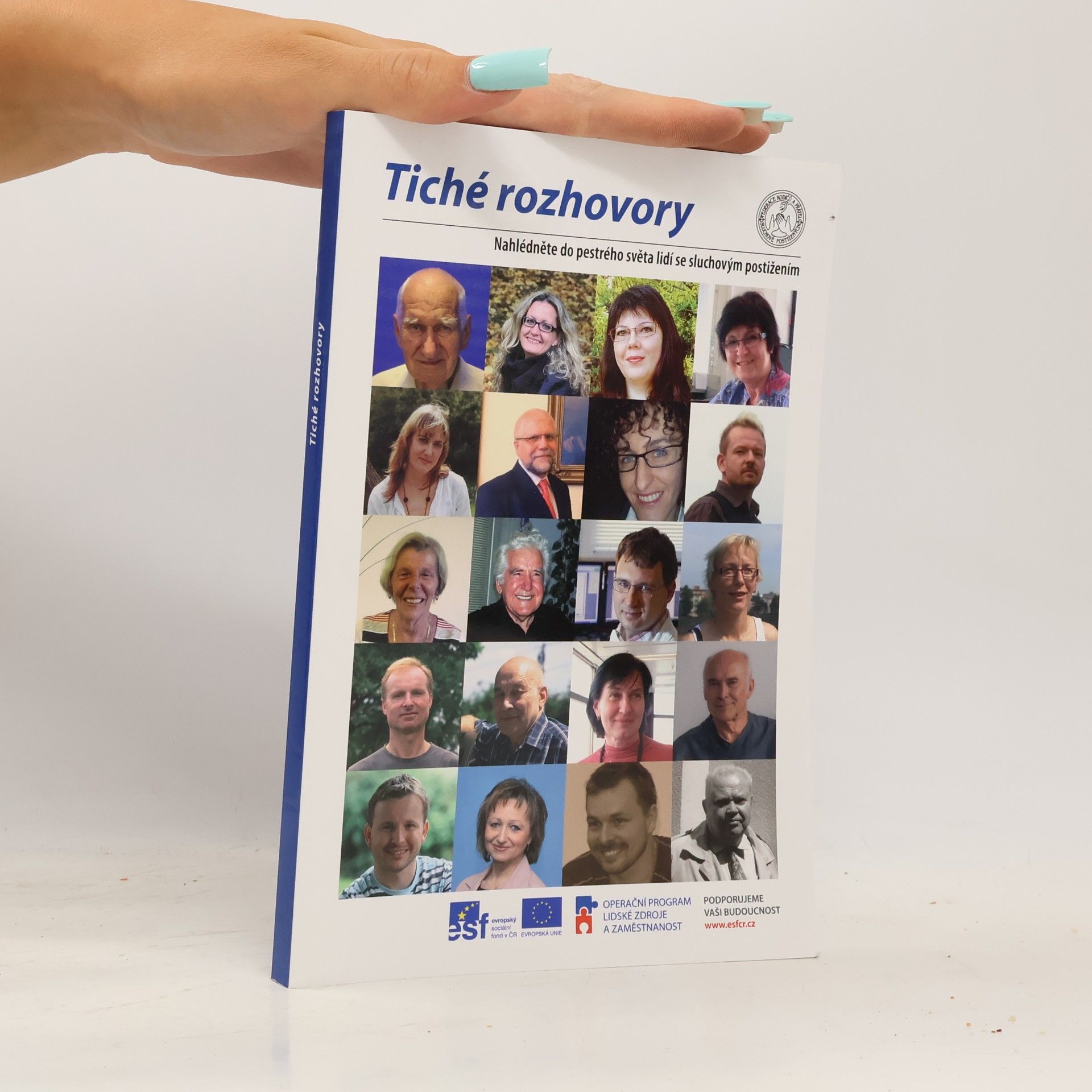 Autorenkollektiv Tiché rozhovory : nahlédněte do pestrého světa lidí se sluchovým postižením
