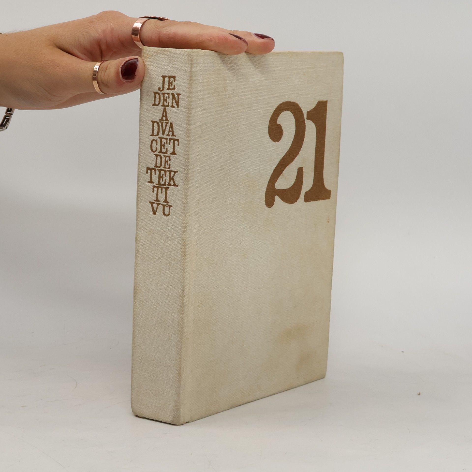 Autores varios 21 detektivů