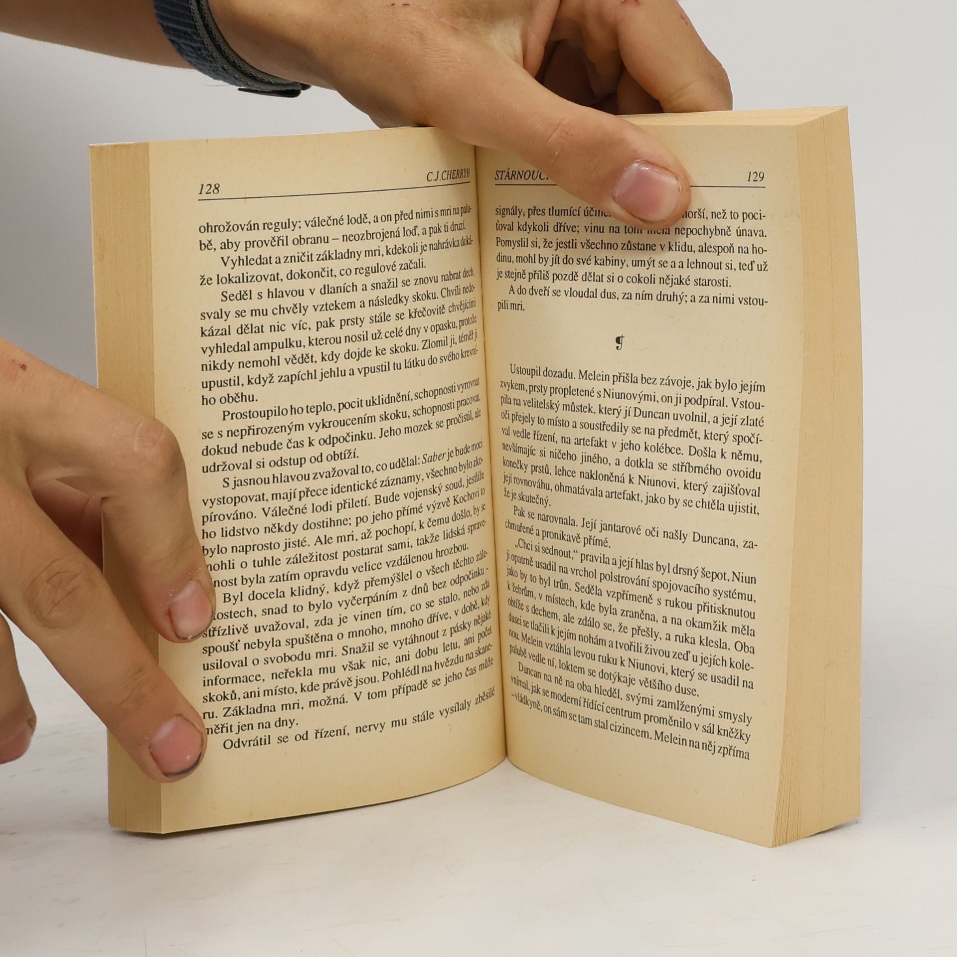 C. J. Cherryh Stárnoucí slunce. Díl 2, Shon'jir
