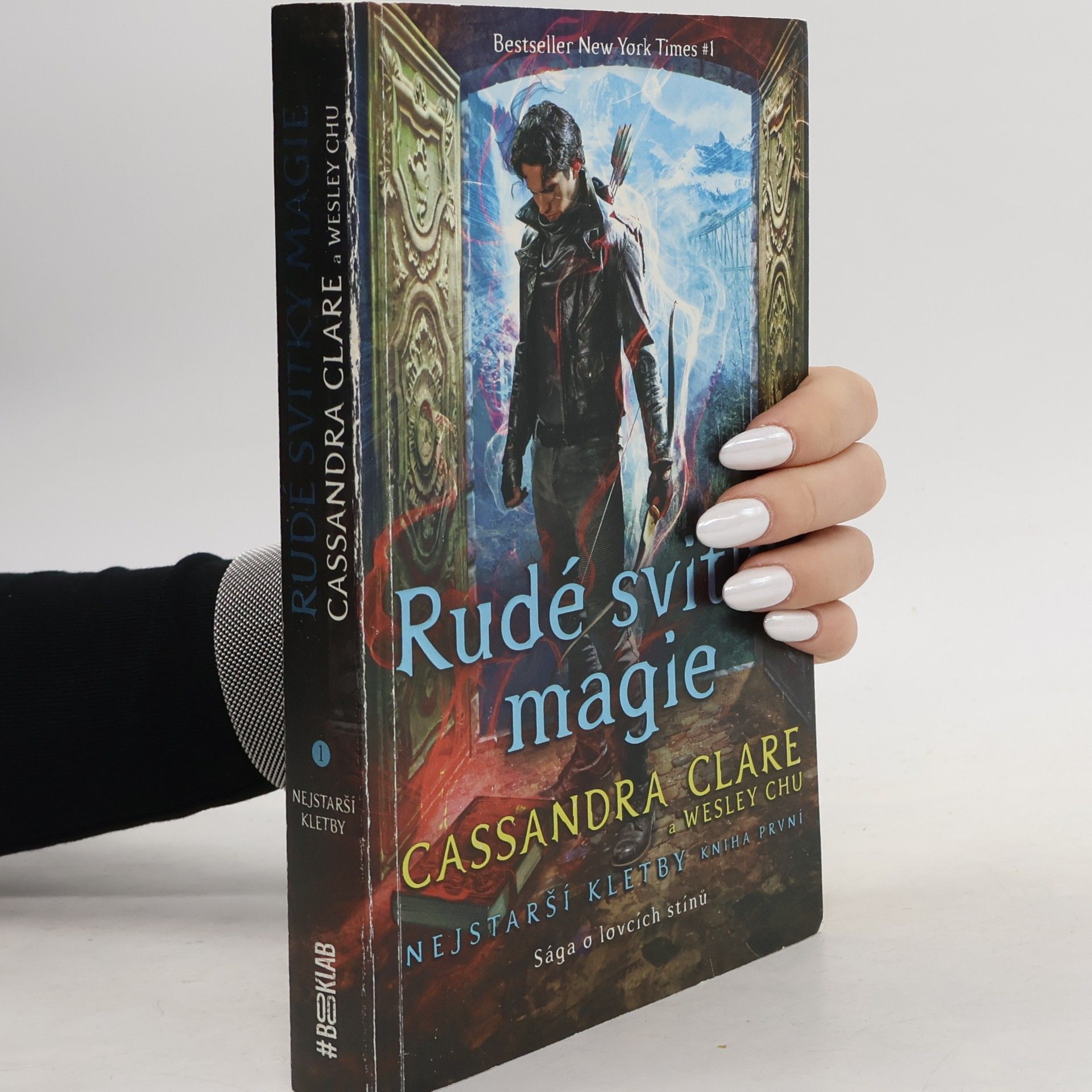 Cassandra Clare Nejstarší kletby. Kniha první, Rudé svitky magie