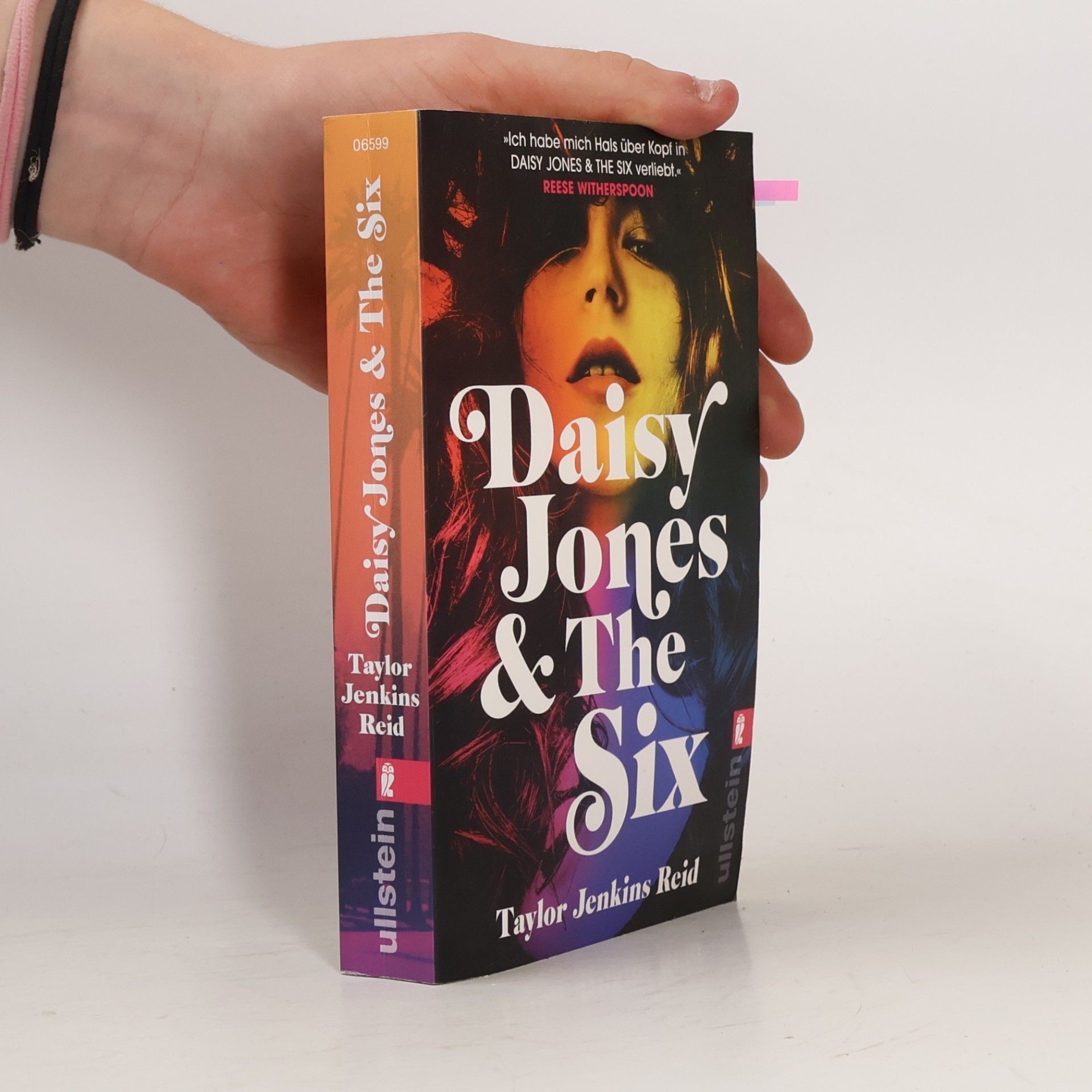 Taylor Jenkins Reid Daisy Jones & The Six