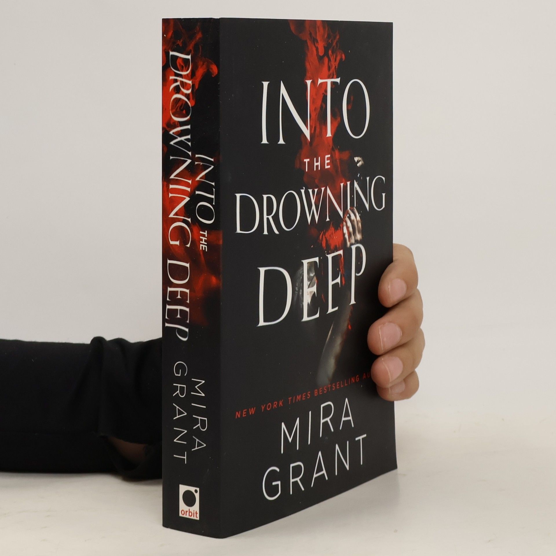 Seanan McGuire Into the Drowning Deep