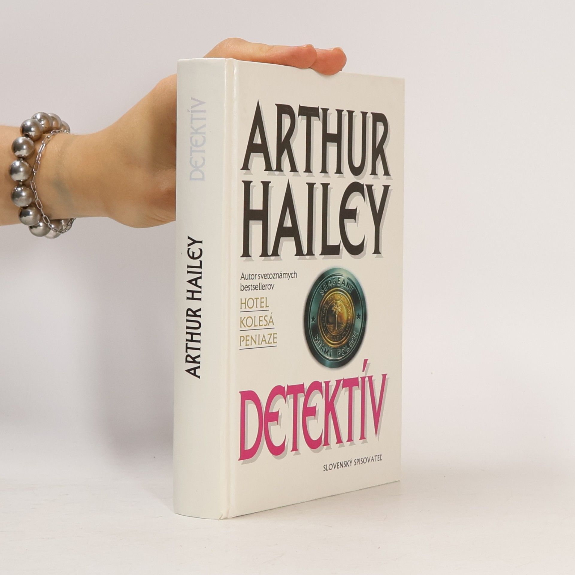 Arthur Hailey Detektív