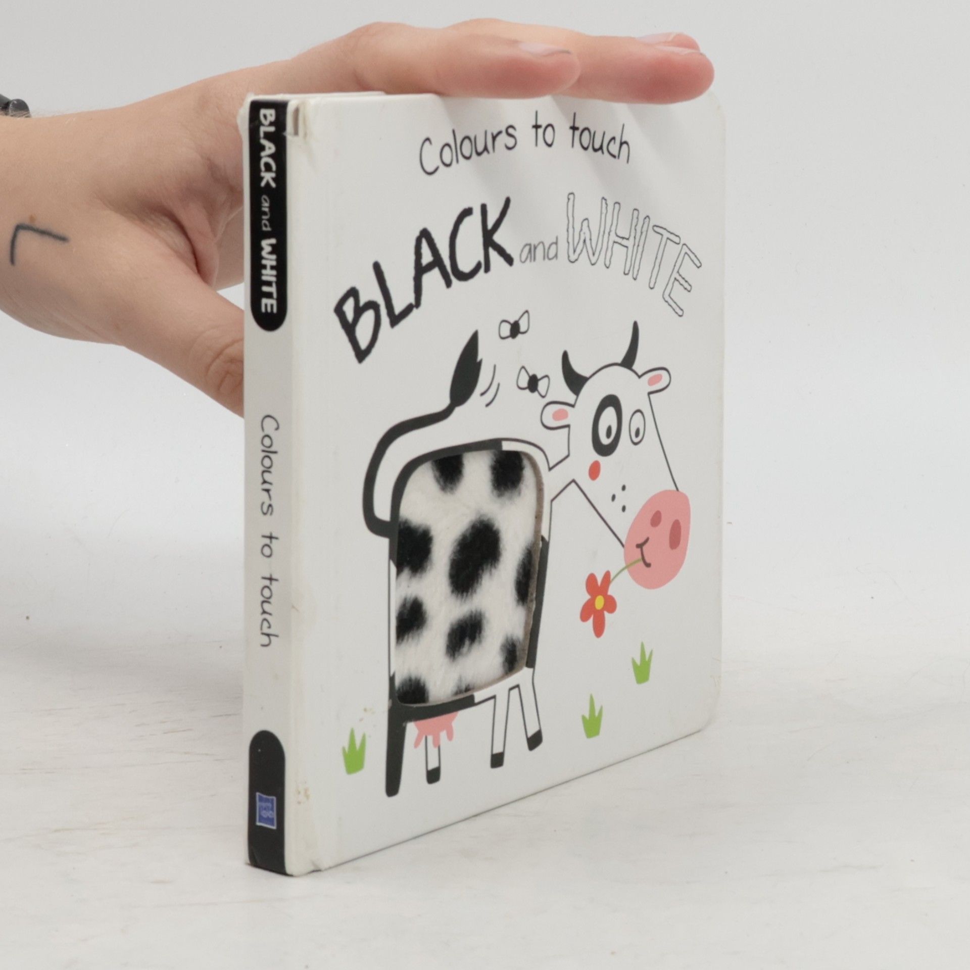 YoYo Colours to Touch: Black and White