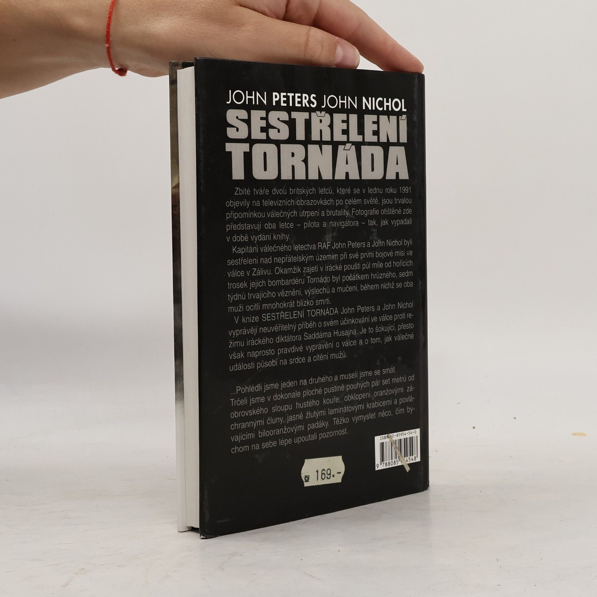 John Peters Sestřelení tornáda. Šokující příběh jejich utrpení v průběhu války v Zálivu