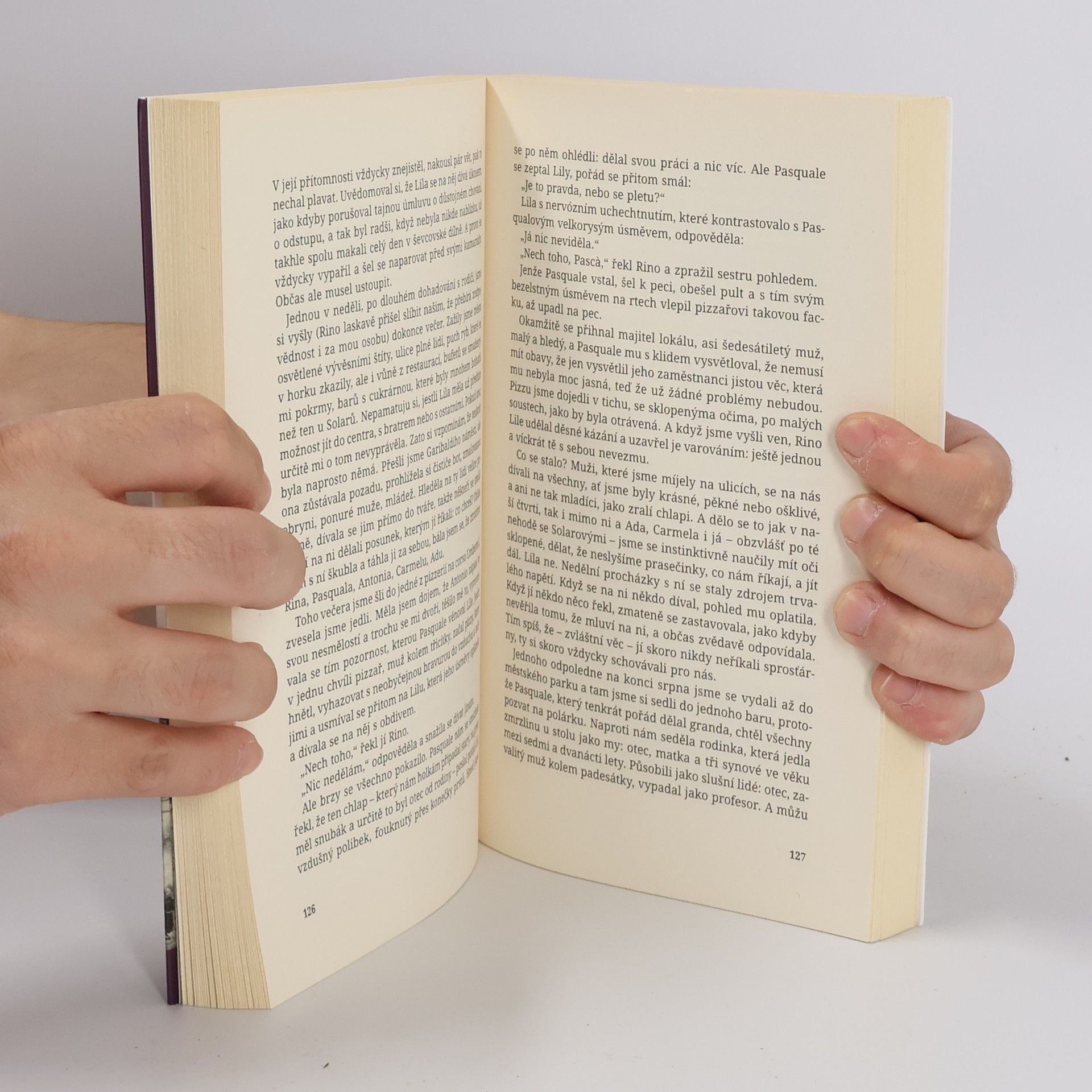 Elena Ferrante Geniální přítelkyně 1. Dětství a dospívání