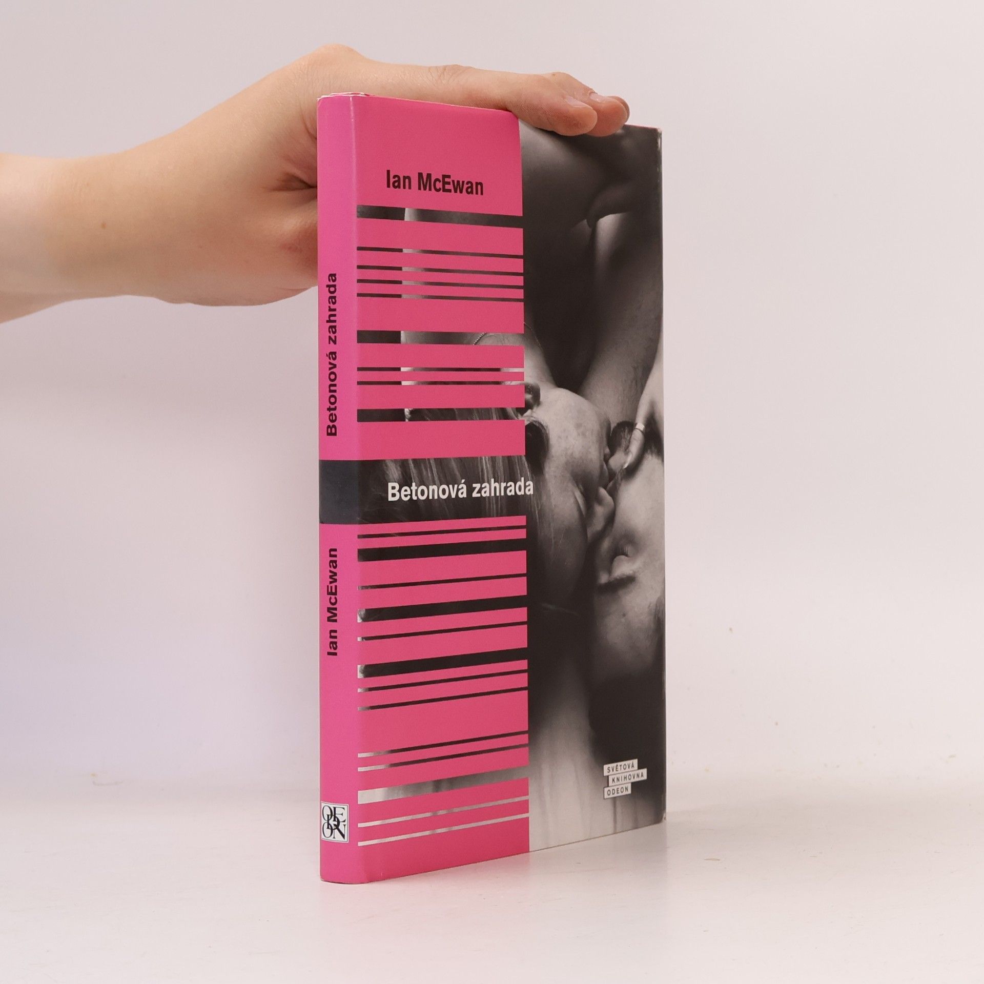 Ian McEwan Betonová zahrada
