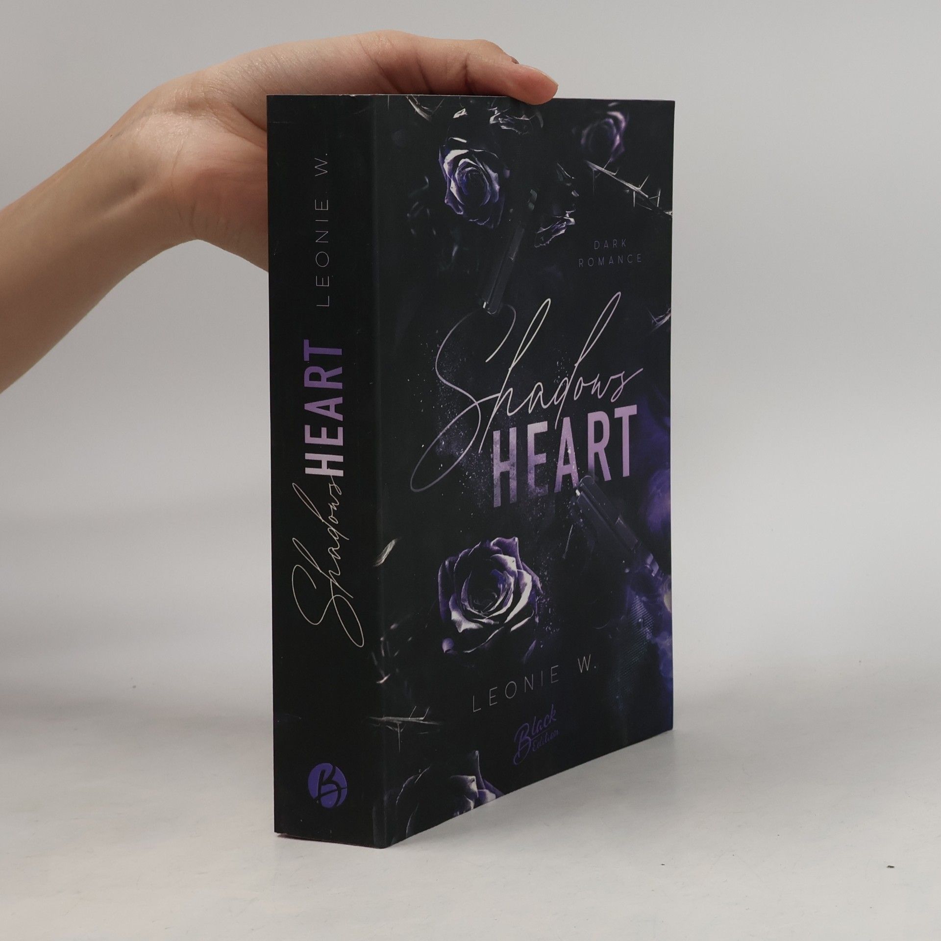 Leonie W. Shadow's Heart