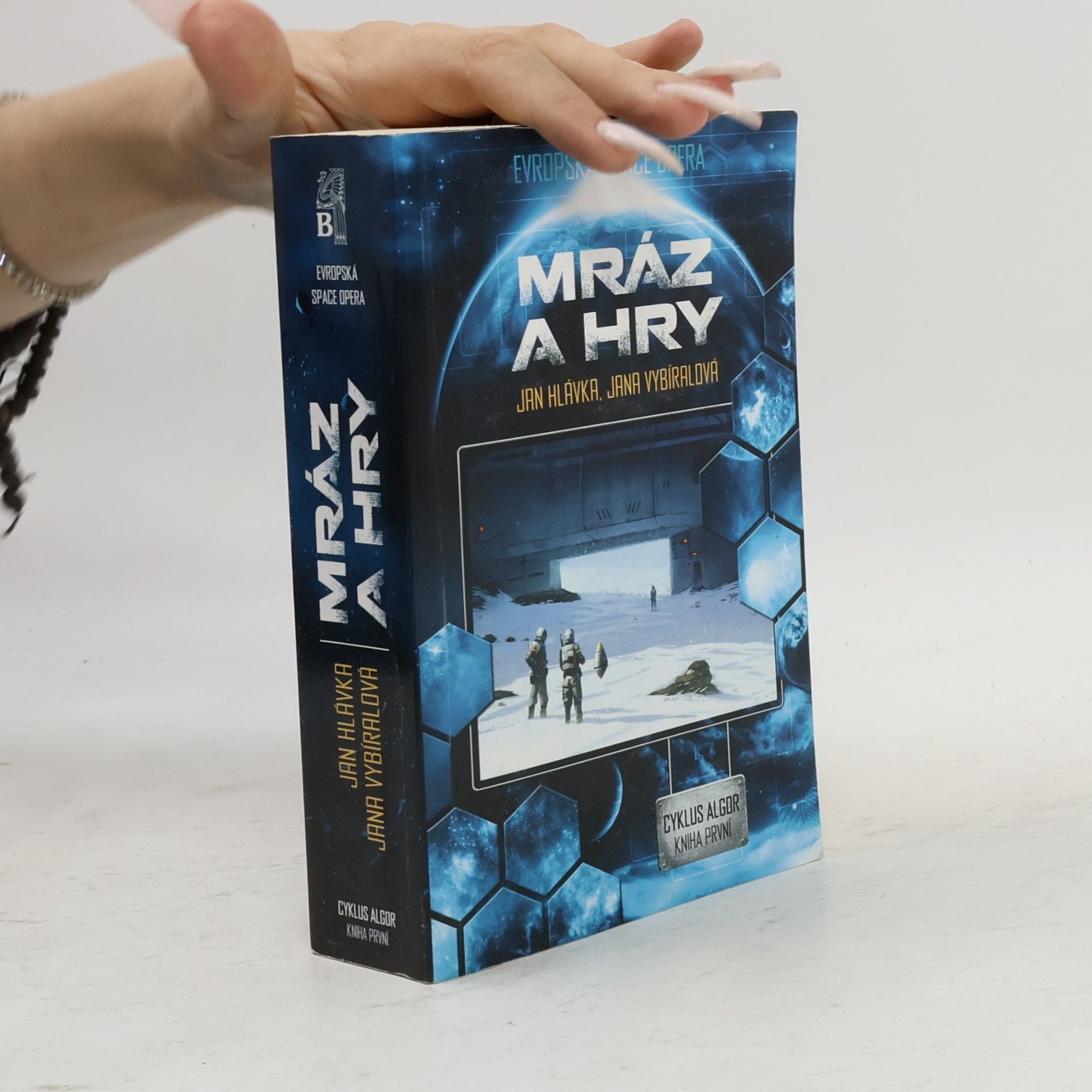 Jana Vybíralová Mráz a hry : cyklus "Algor", kniha první