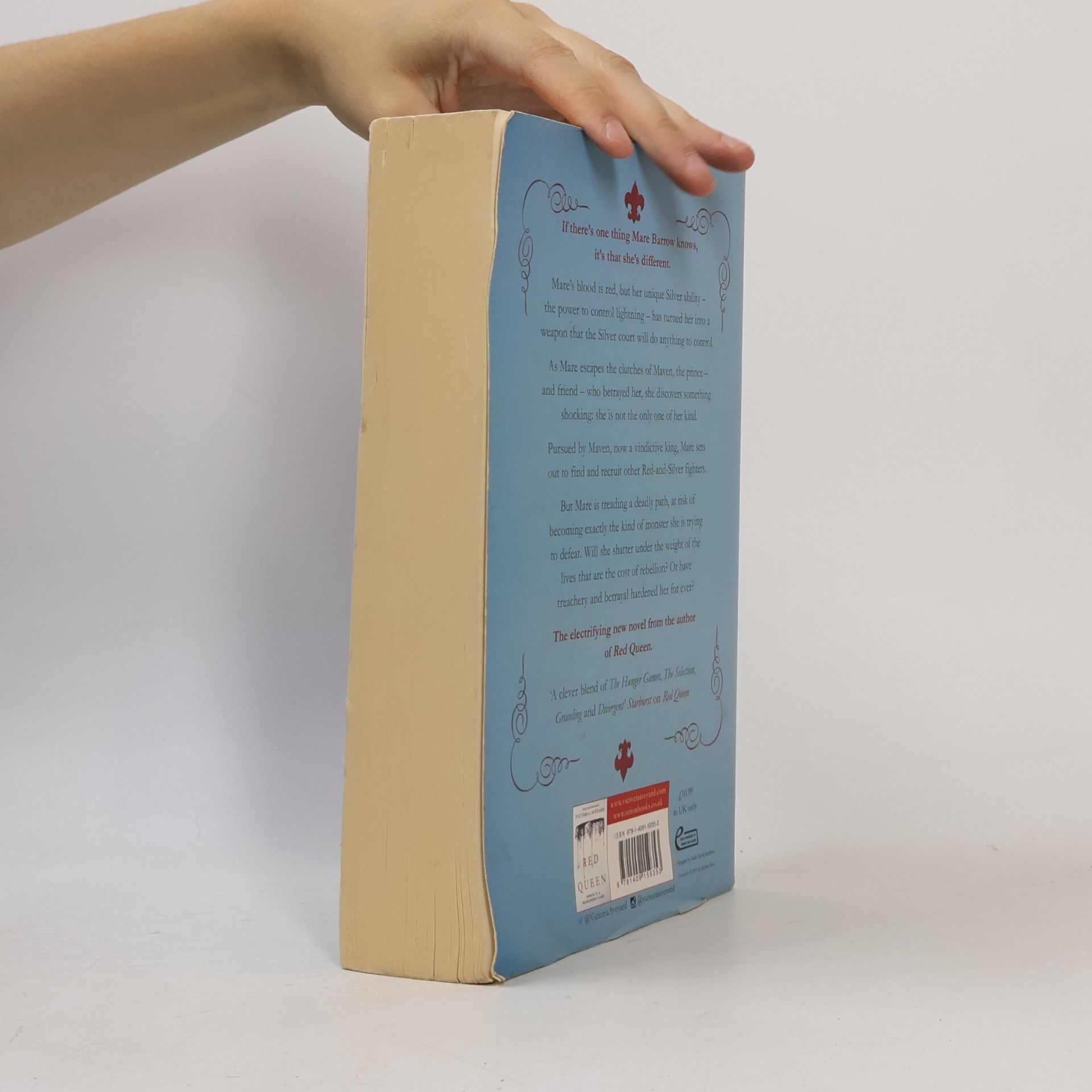 Victoria Aveyard Glass Sword