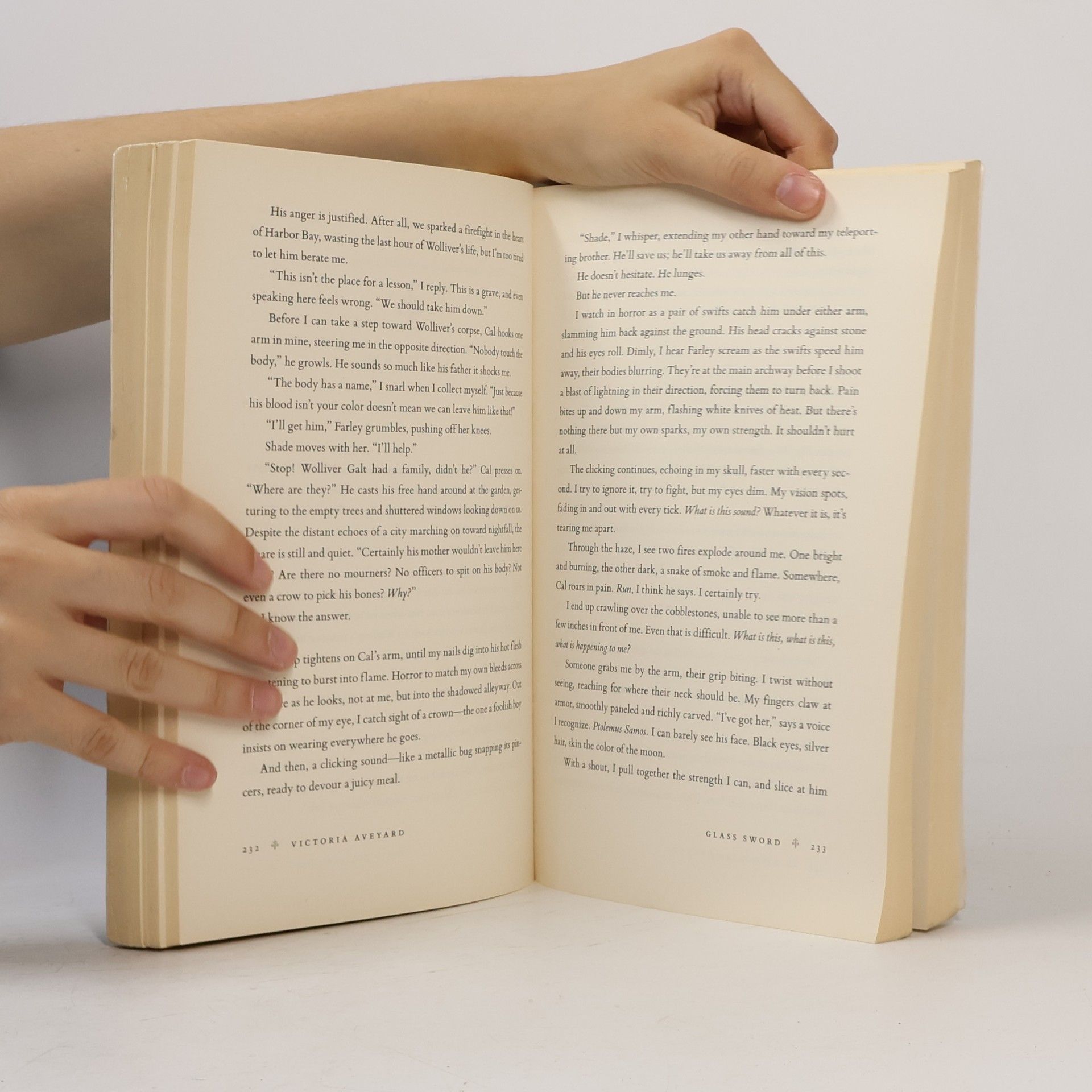 Victoria Aveyard Glass Sword
