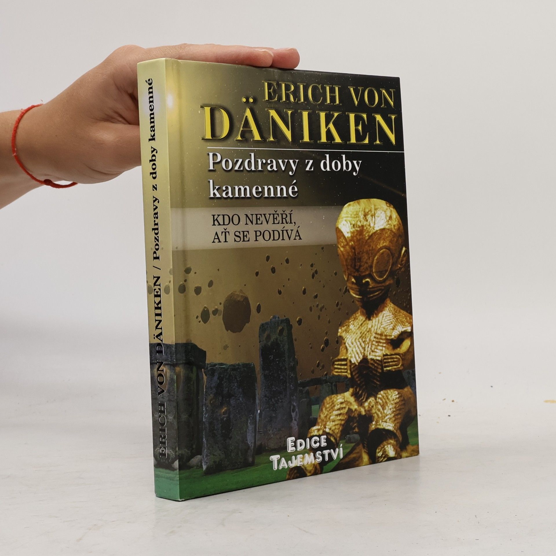 Erich von Däniken Pozdravy z doby kamenné. Kdo nevěří, ať se podívá
