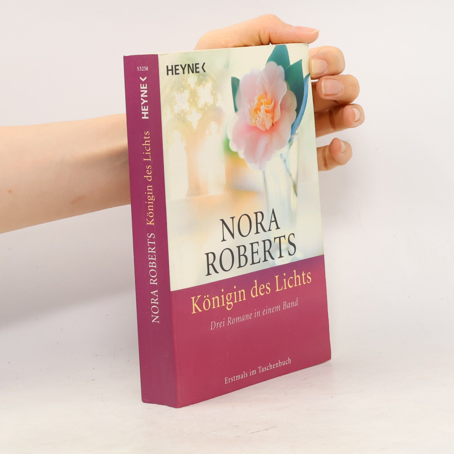 Nora Roberts Königin des Lichts : drei Romane in einem Band