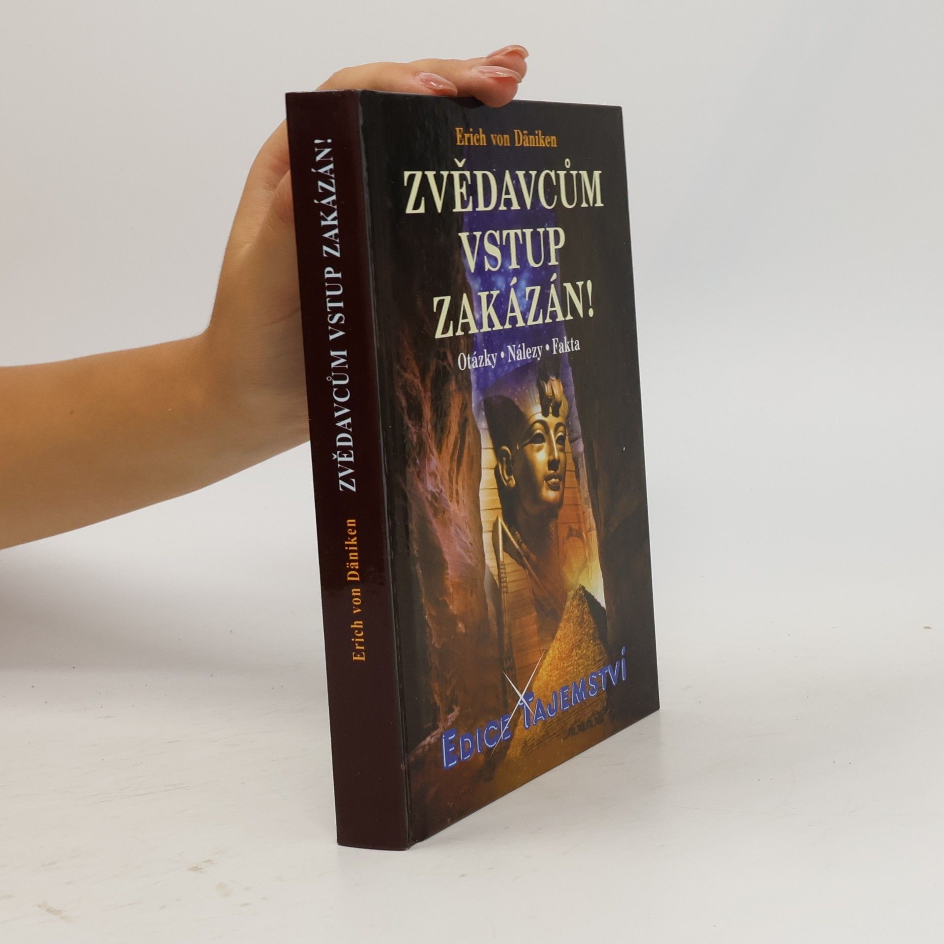 Erich von Däniken Zvědavcům vstup zakázán!