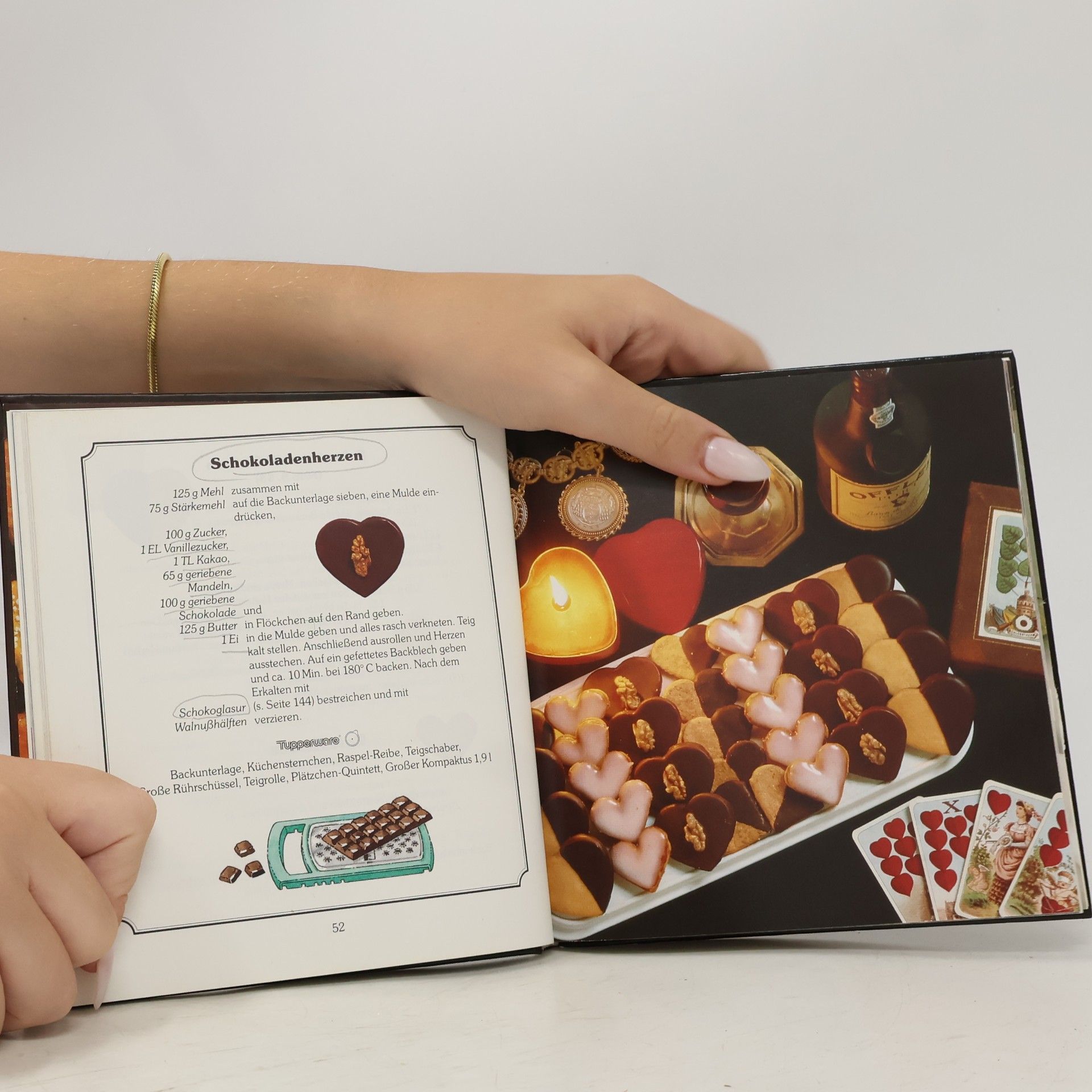 Oli Leeb Weihnachtliche Tupperware Bäckerei