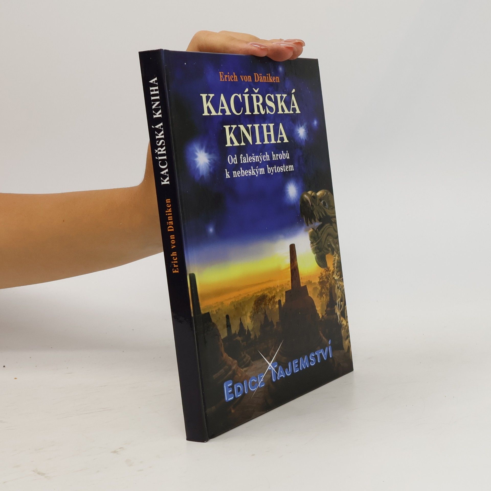 Erich von Däniken Kacířská kniha : od falešných hrobů k nebeským bytostem