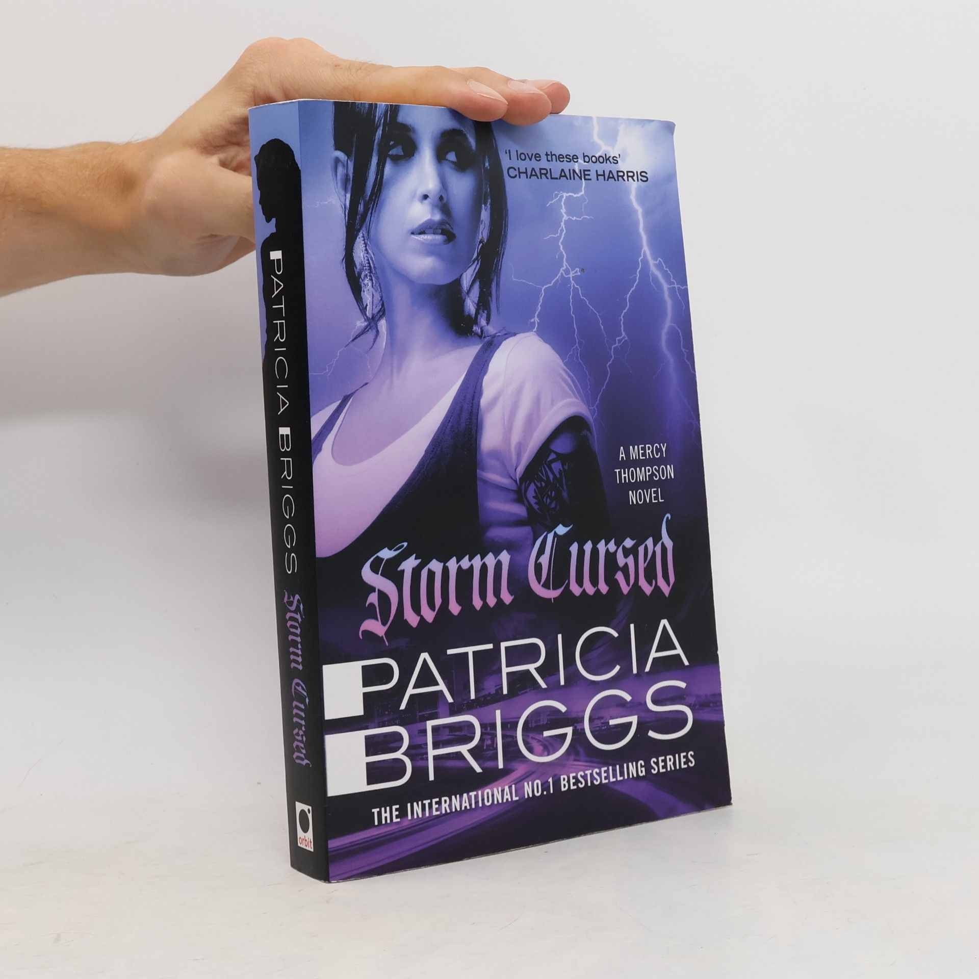 Patricia Briggs Storm Cursed