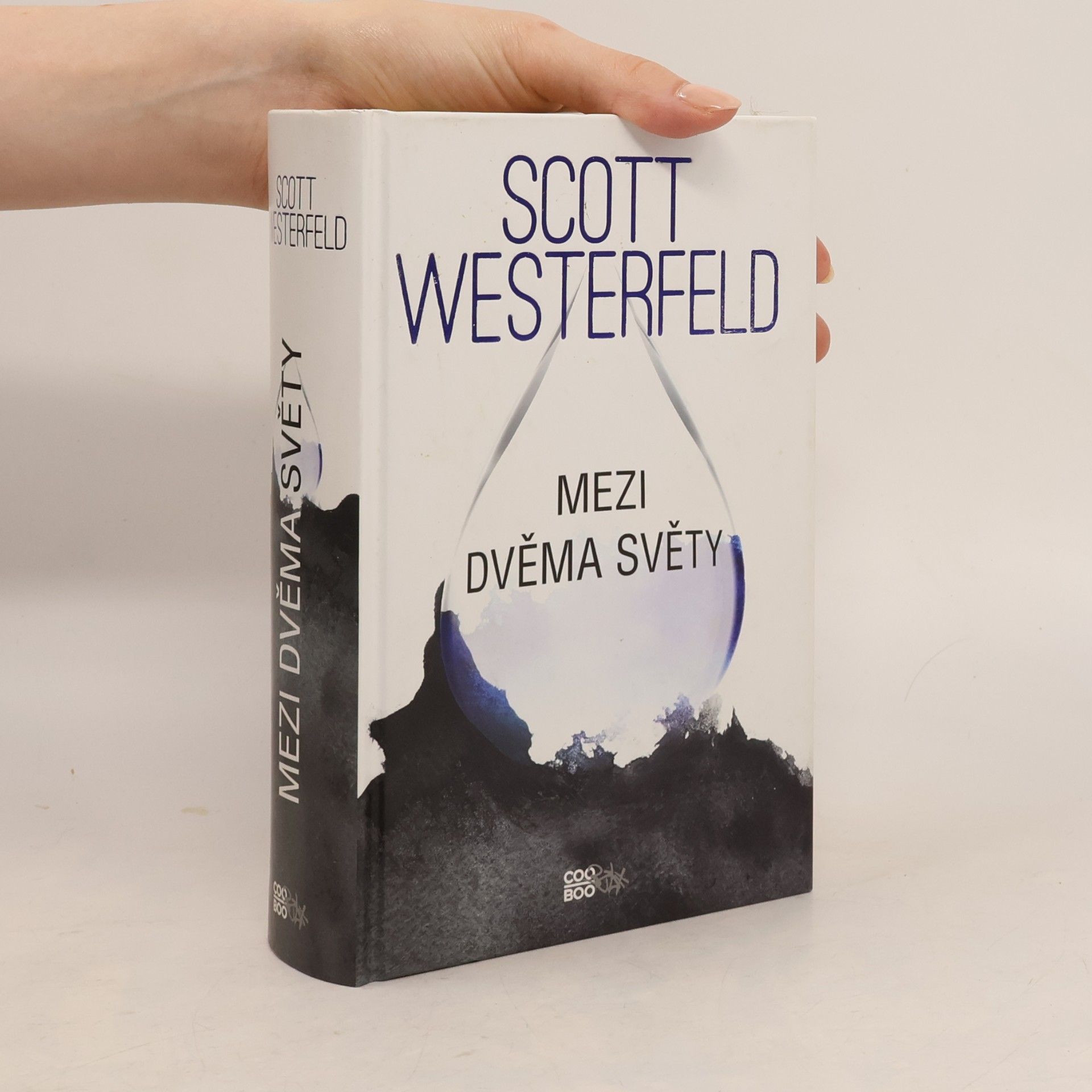 Scott Westerfeld Mezi dvěma světy