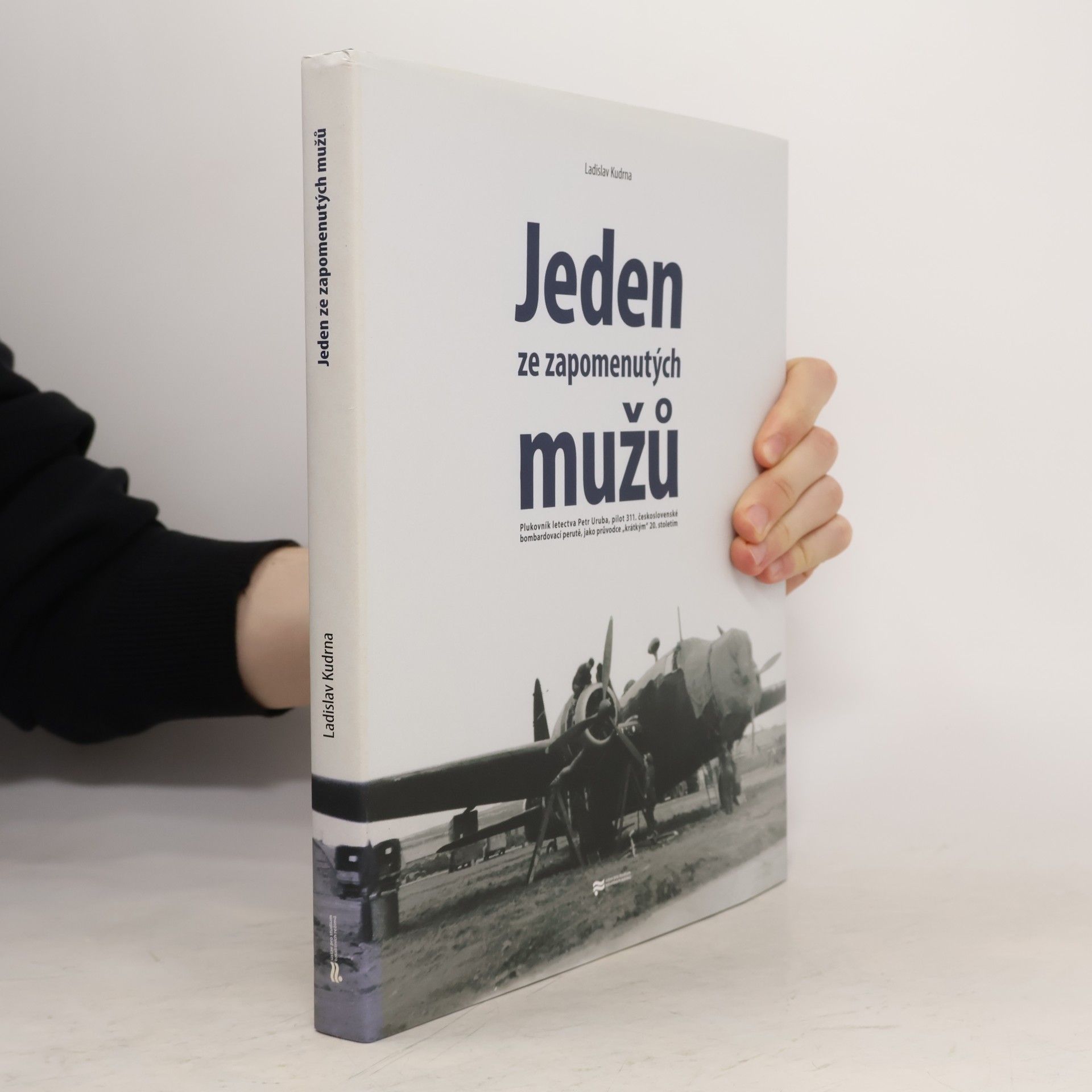Jeden ze zapomenutých mužů. Plukovník letectva Petr Uruba, pilot 311. československé bombardovací perutě, jako průvodce "krátkým" 20. stoletím